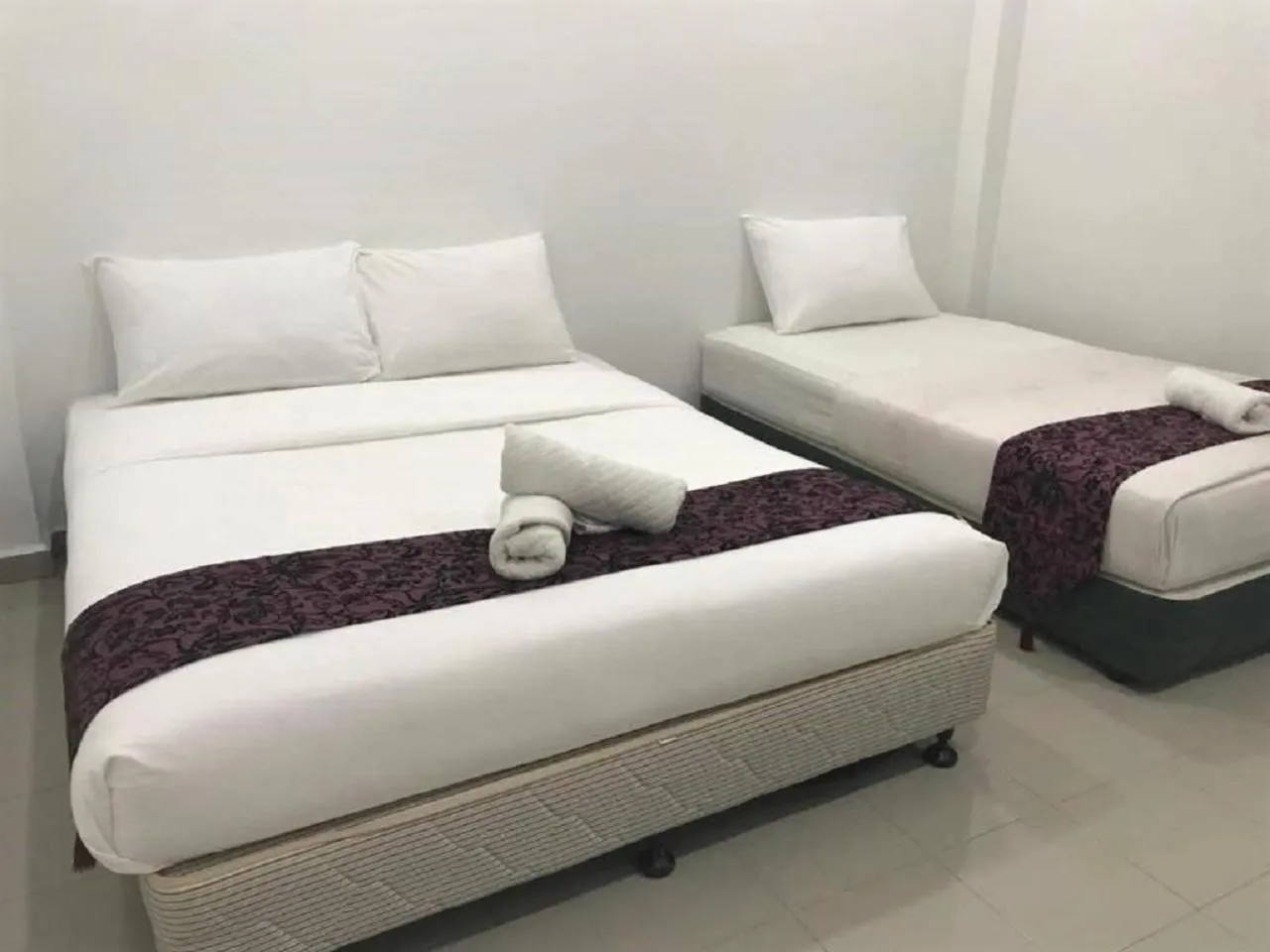 Bed in Adina Drive In Motel