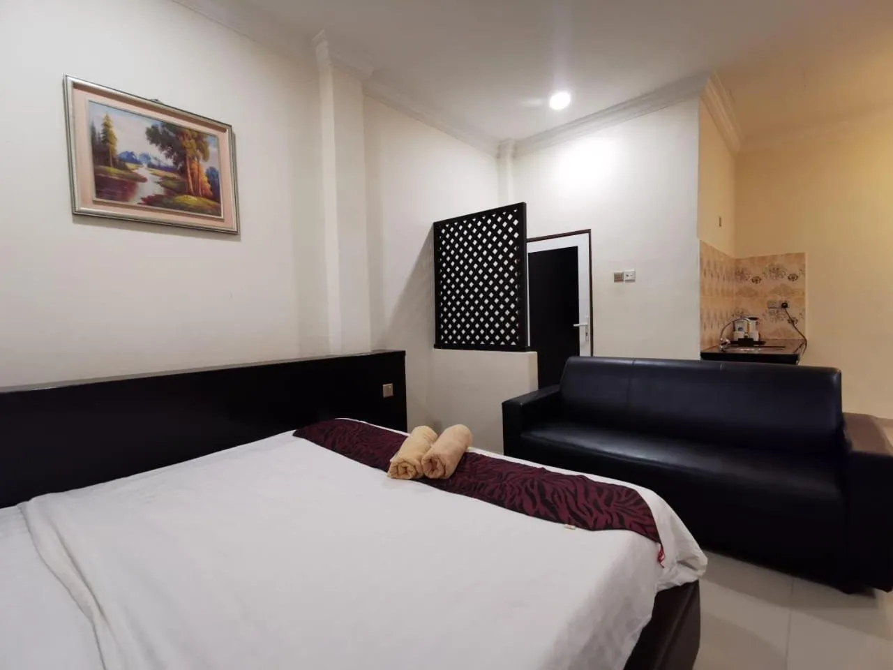 Bed in Adina Drive In Motel