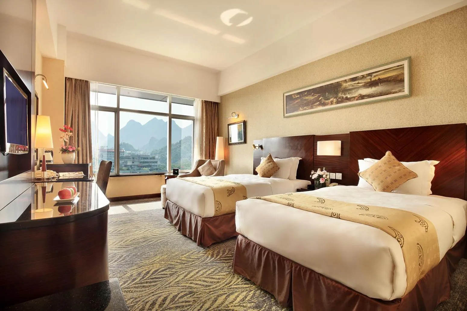 Photo of the whole room, Bed in Lijiang Waterfall Hotel Guilin