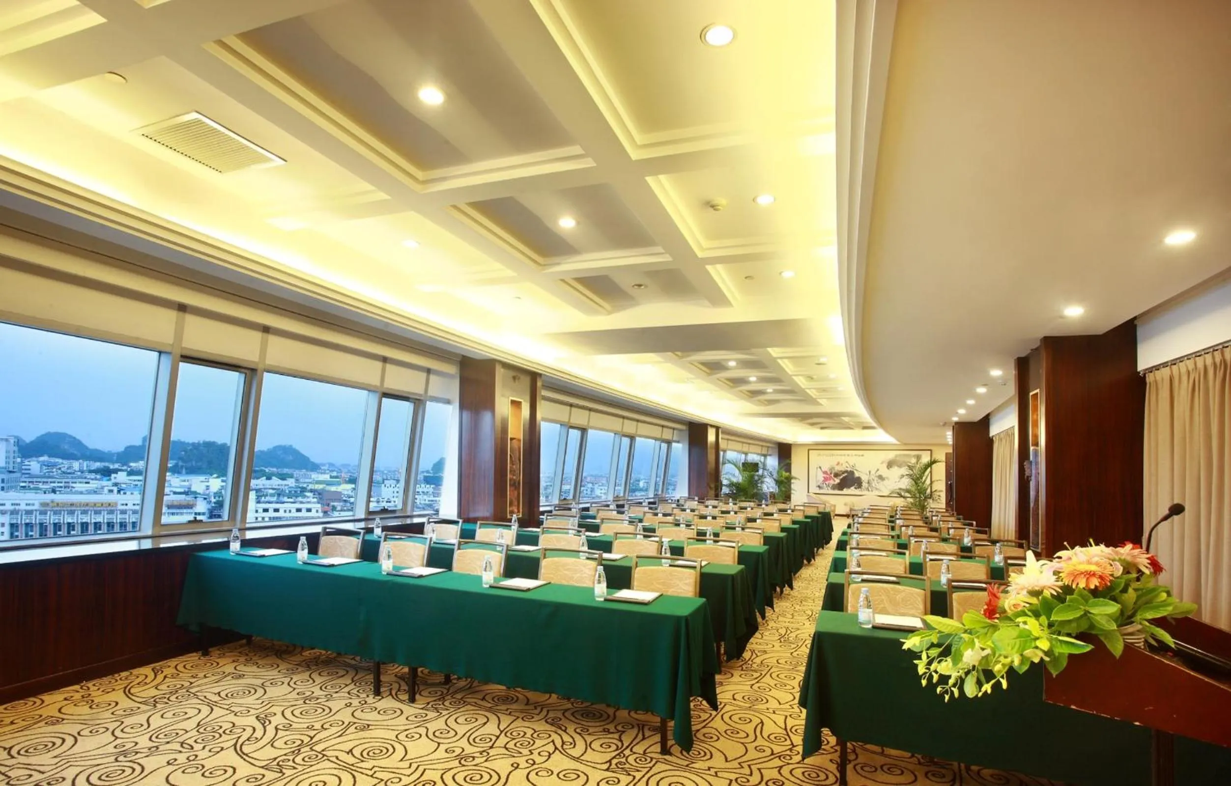 Banquet/Function facilities in Lijiang Waterfall Hotel Guilin