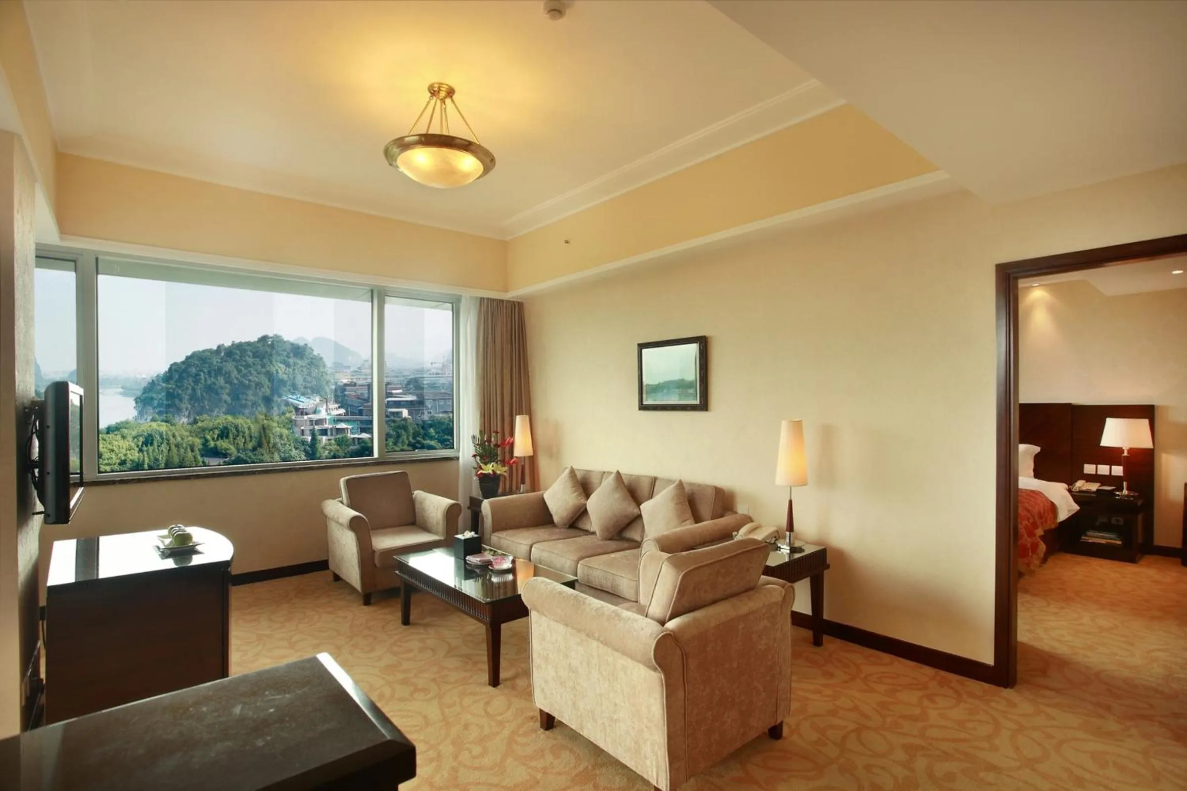 Living room in Lijiang Waterfall Hotel Guilin