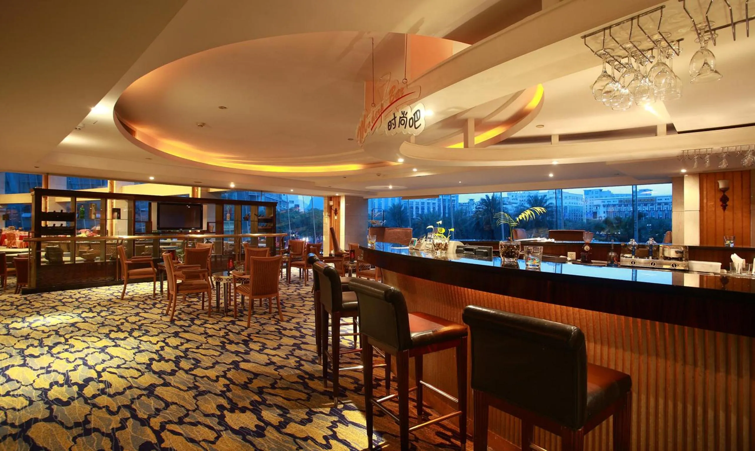 Restaurant/places to eat in Lijiang Waterfall Hotel Guilin