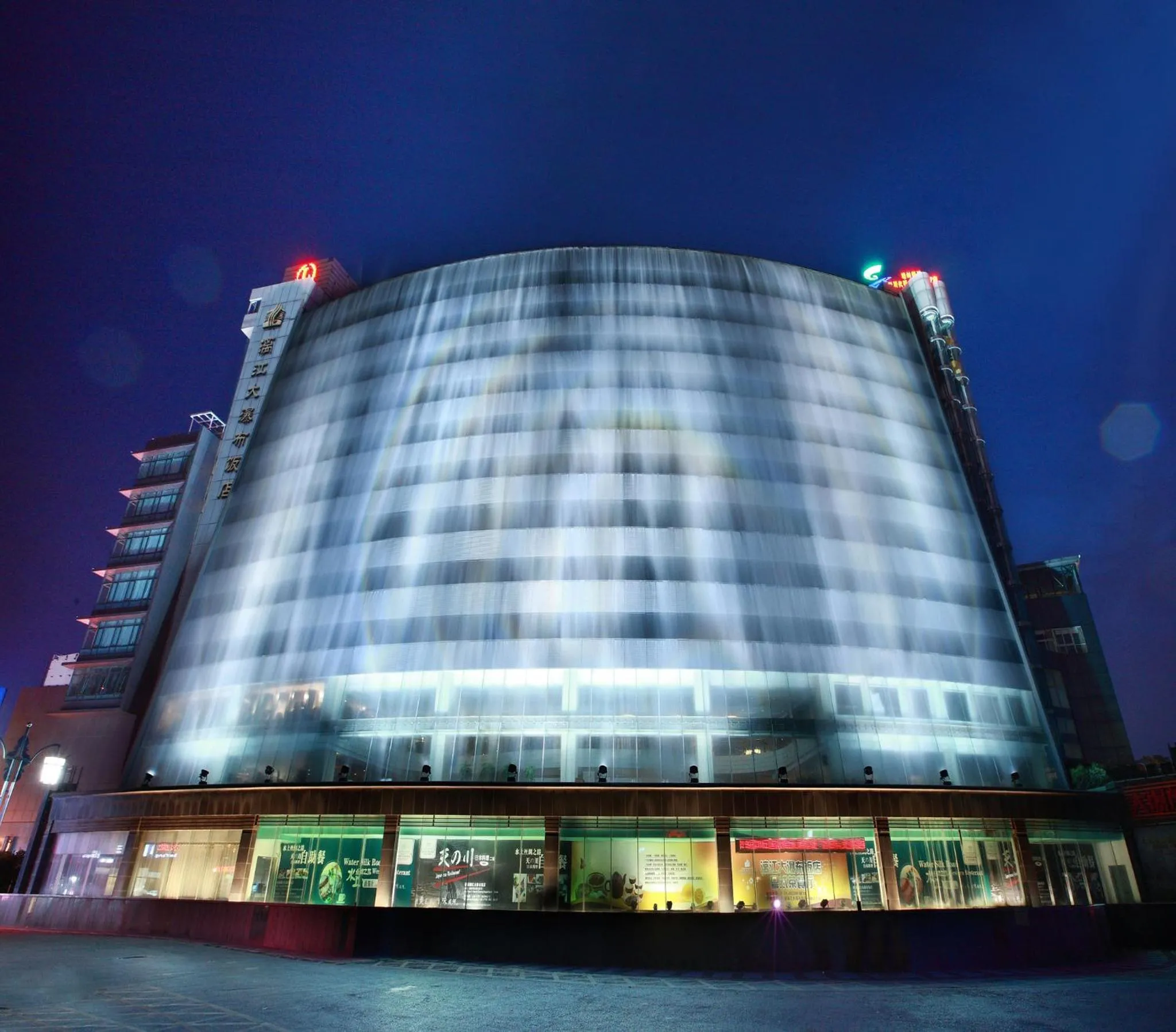 Facade/entrance in Lijiang Waterfall Hotel Guilin