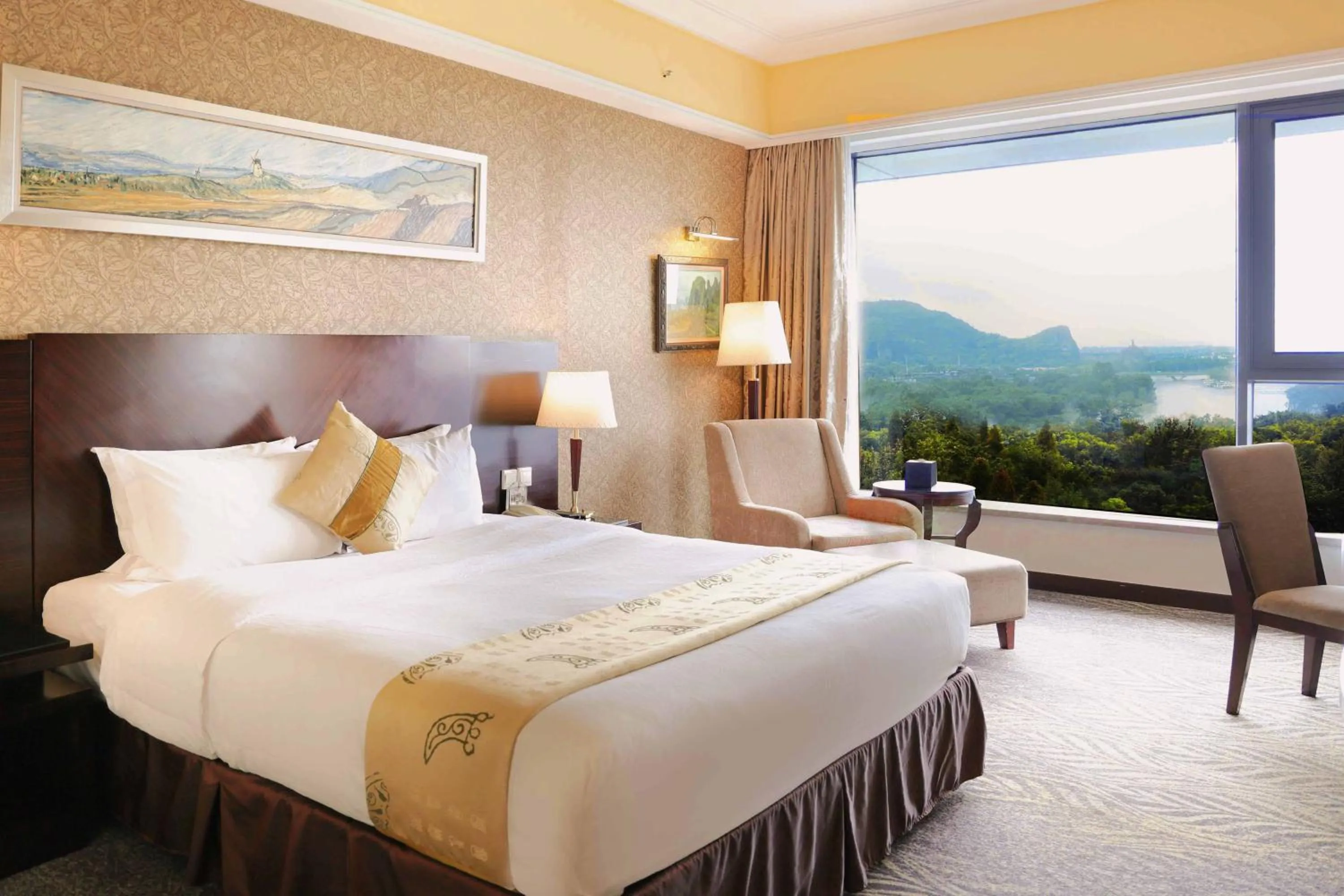 Photo of the whole room, Bed in Lijiang Waterfall Hotel Guilin