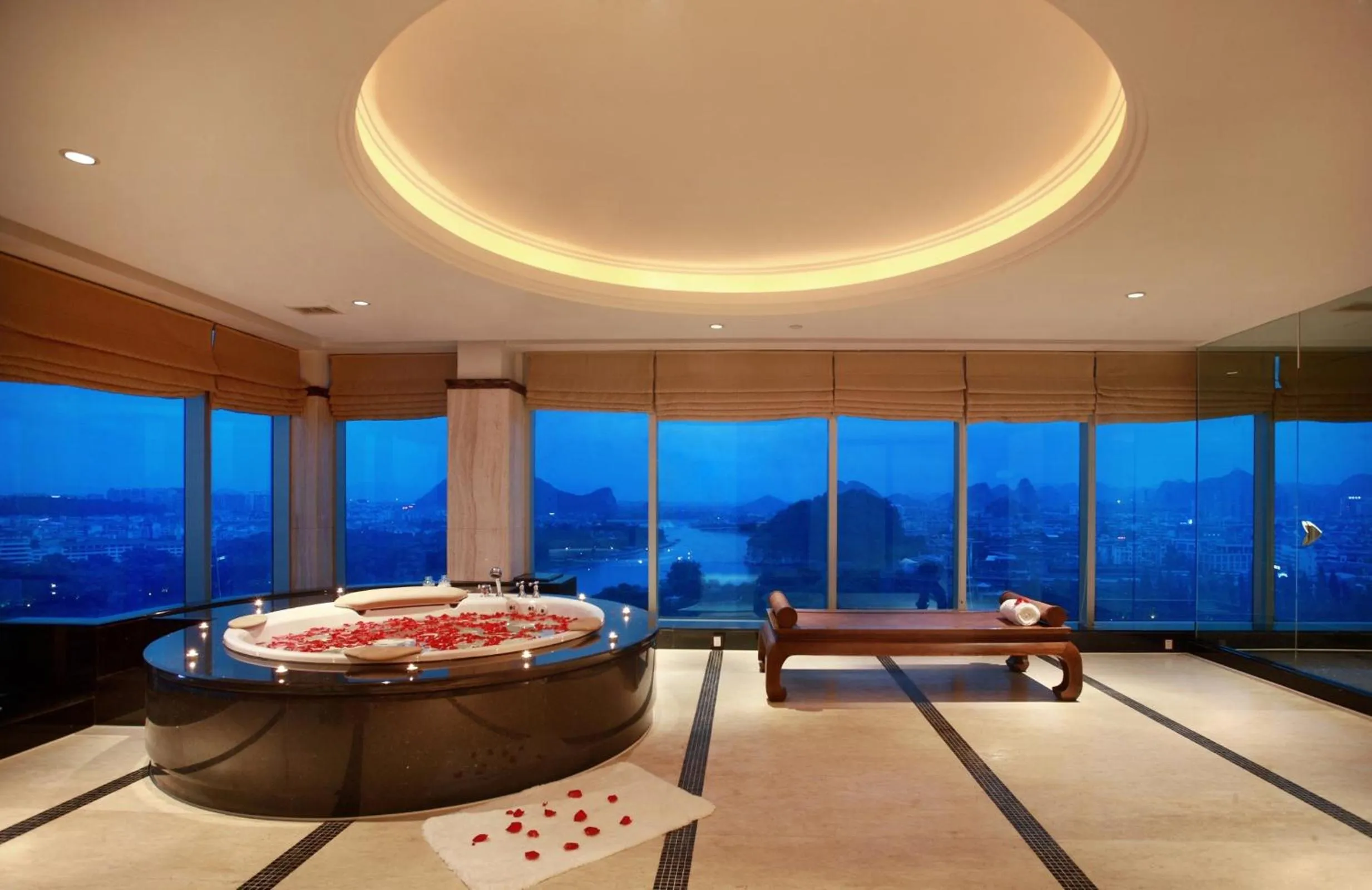 Bedroom in Lijiang Waterfall Hotel Guilin