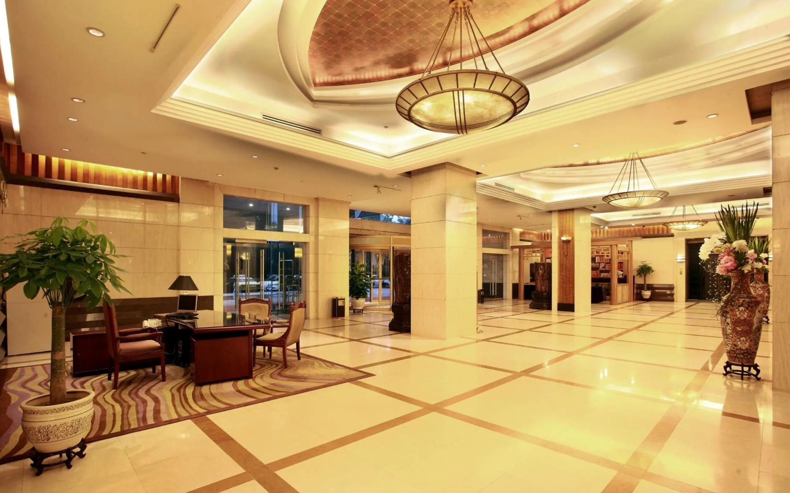 Facade/entrance in Lijiang Waterfall Hotel Guilin