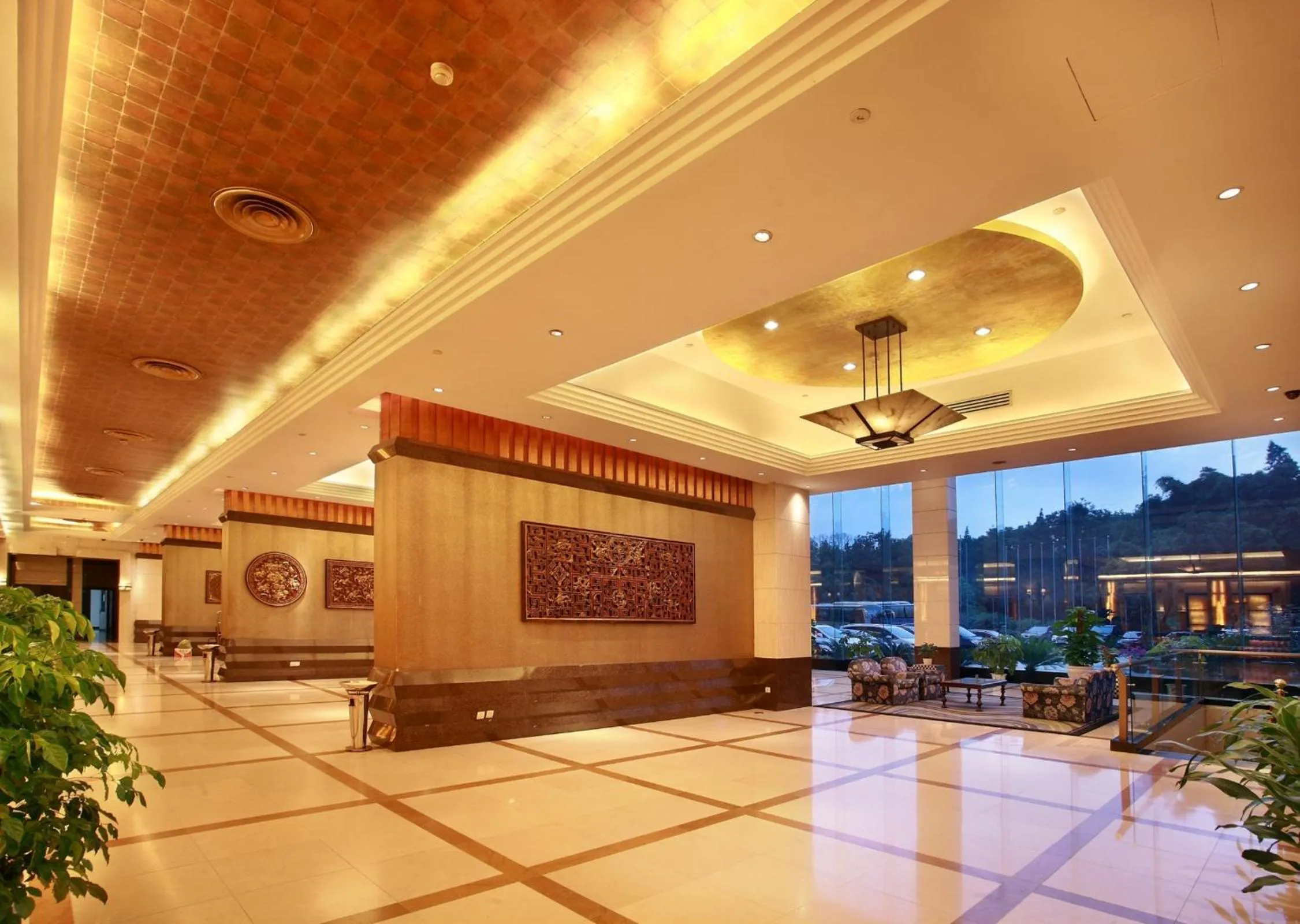 Facade/entrance in Lijiang Waterfall Hotel Guilin