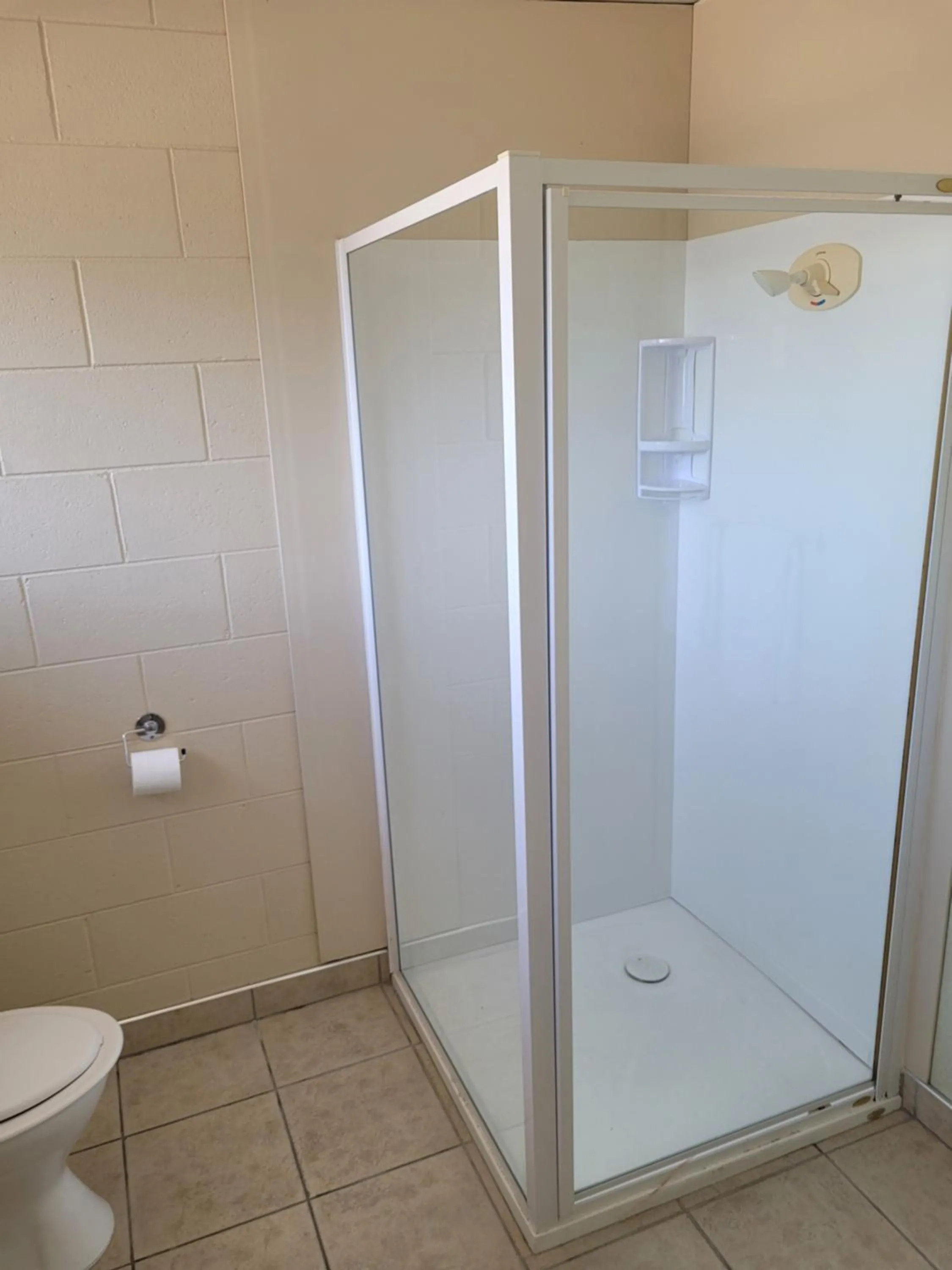 Shower in Railway Hotel/Motel Hokitika