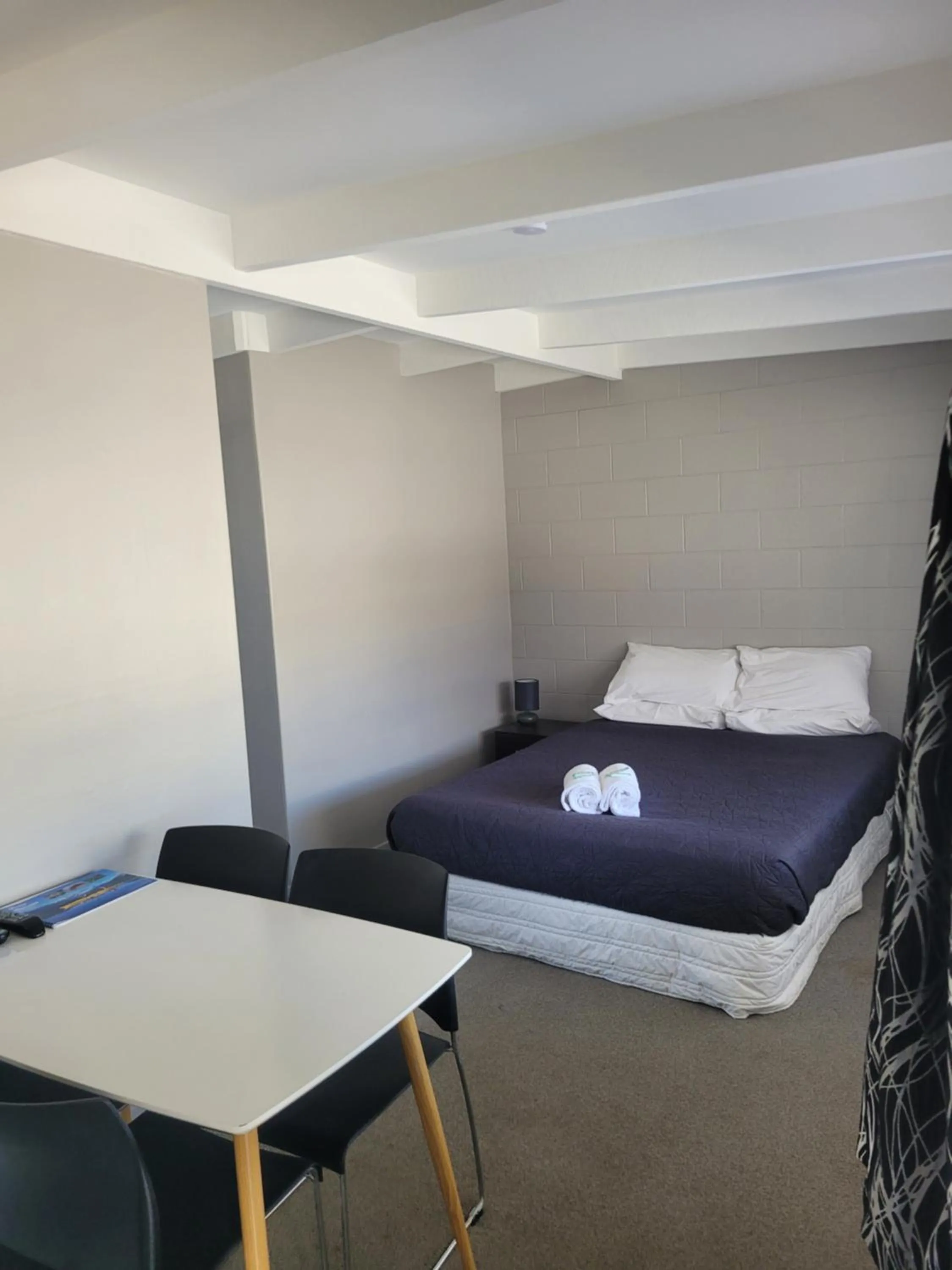 Bed in Railway Hotel/Motel Hokitika