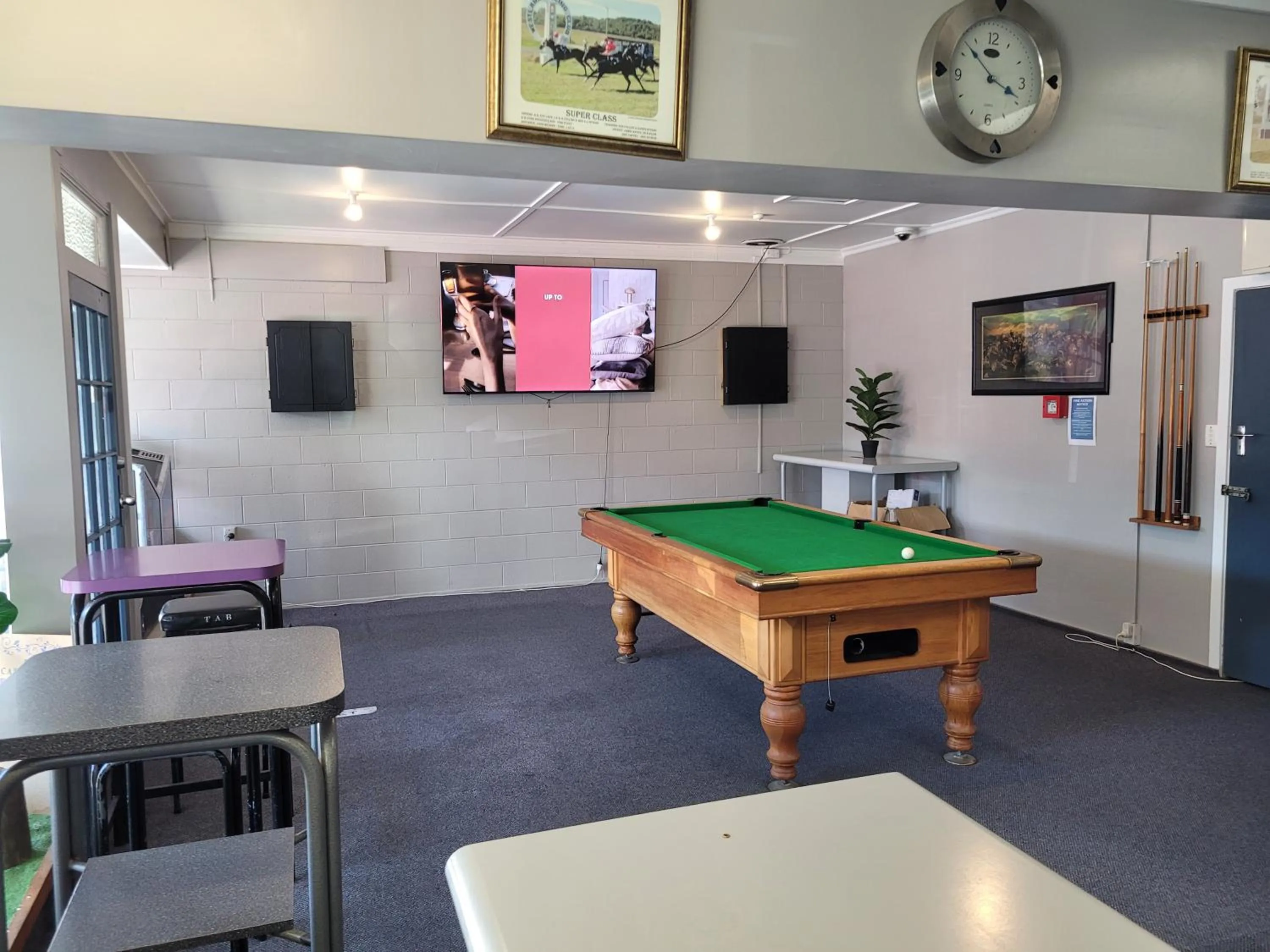 Billiard in Railway Hotel/Motel Hokitika