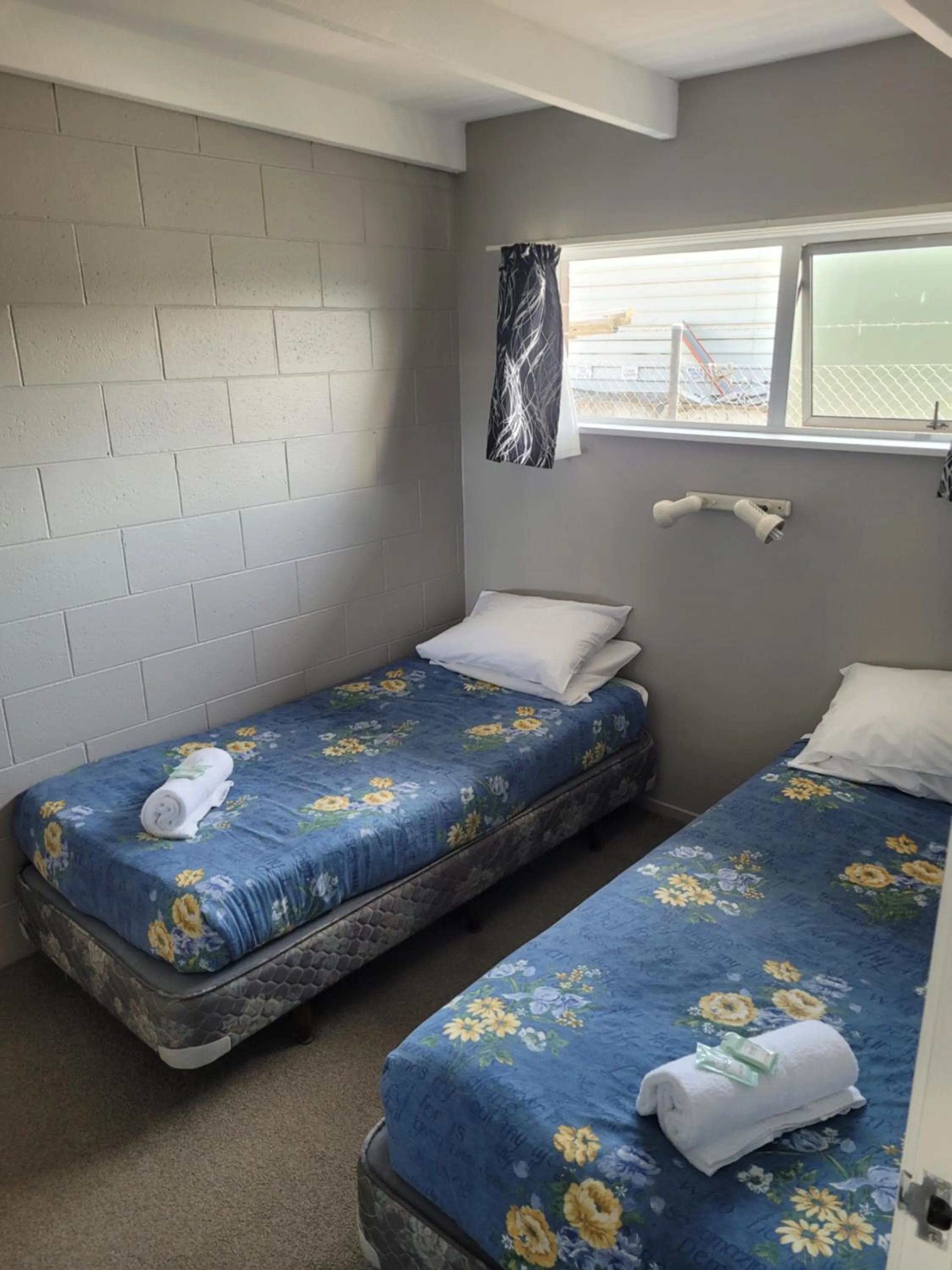Bed in Railway Hotel/Motel Hokitika