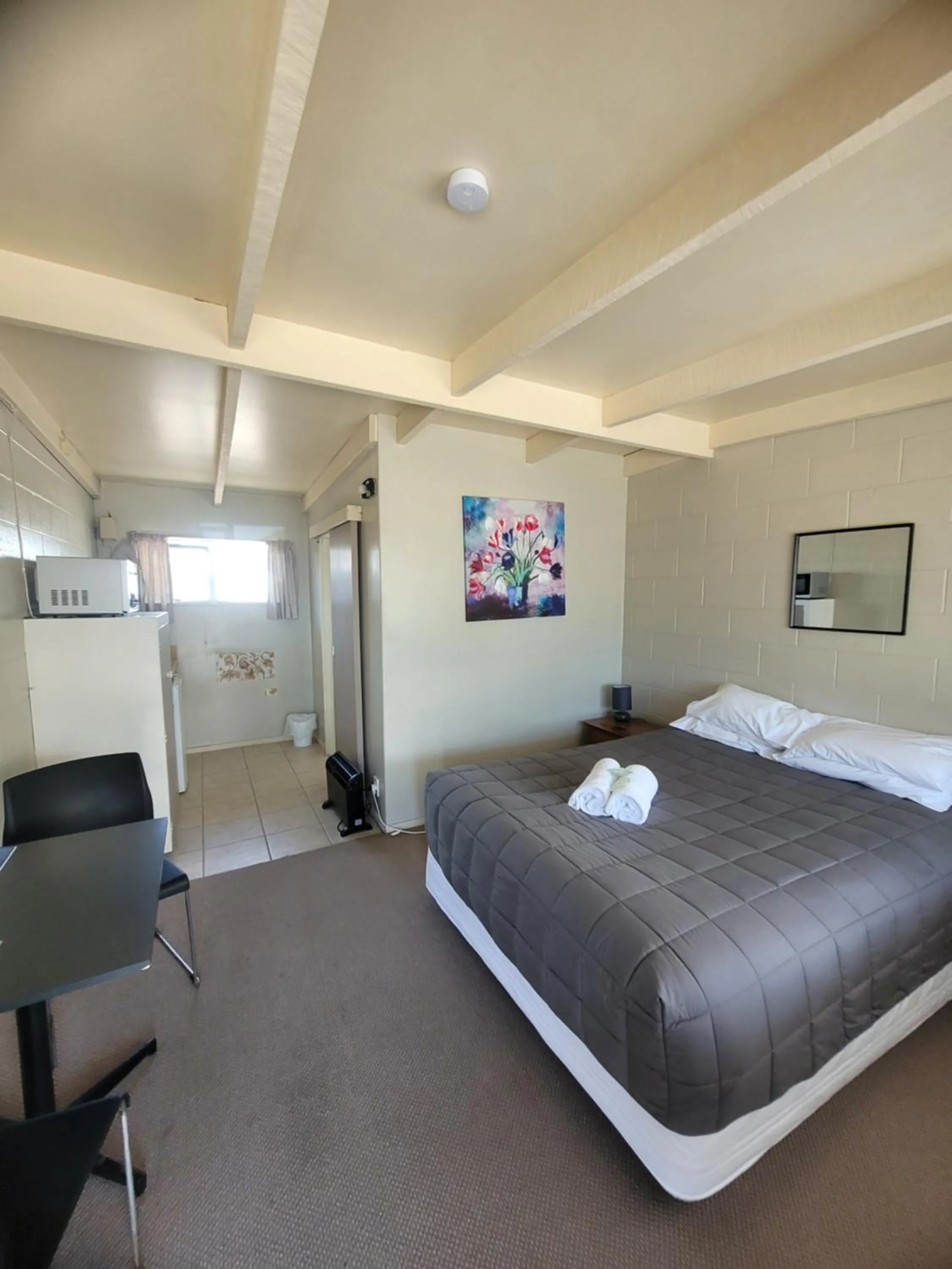 Bed in Railway Hotel/Motel Hokitika