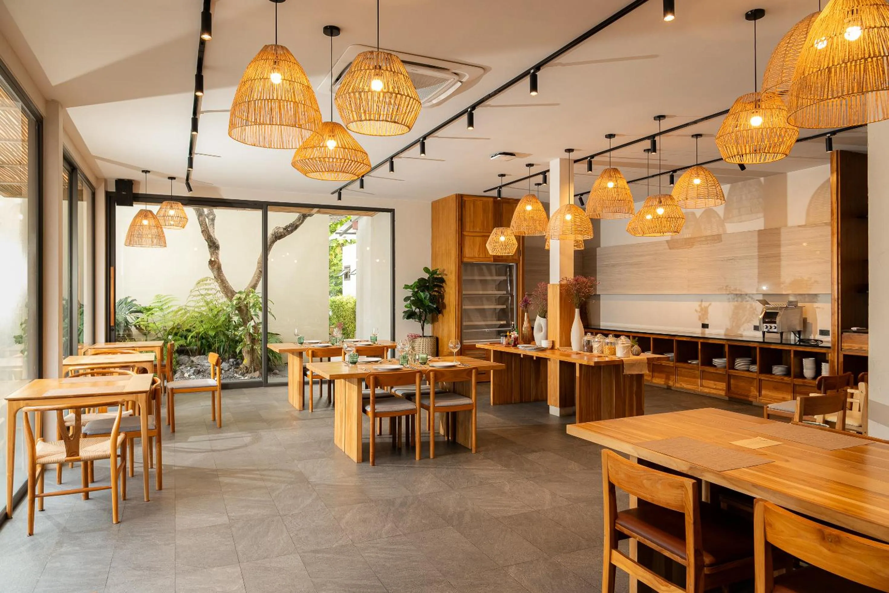 Restaurant/places to eat in Eden Resort & Villas Phuket Patong