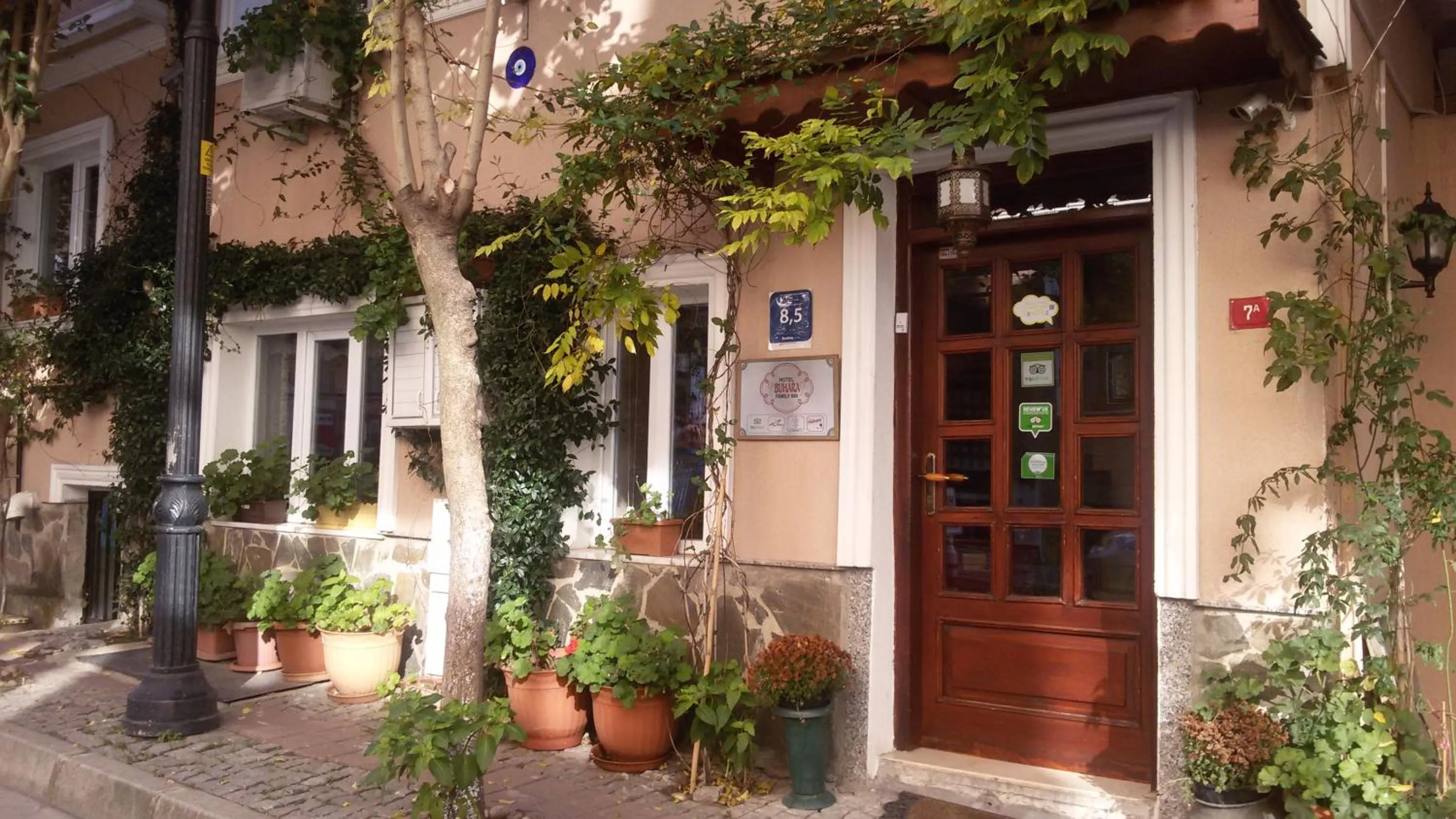 Patio in Hotel Buhara Family Inn