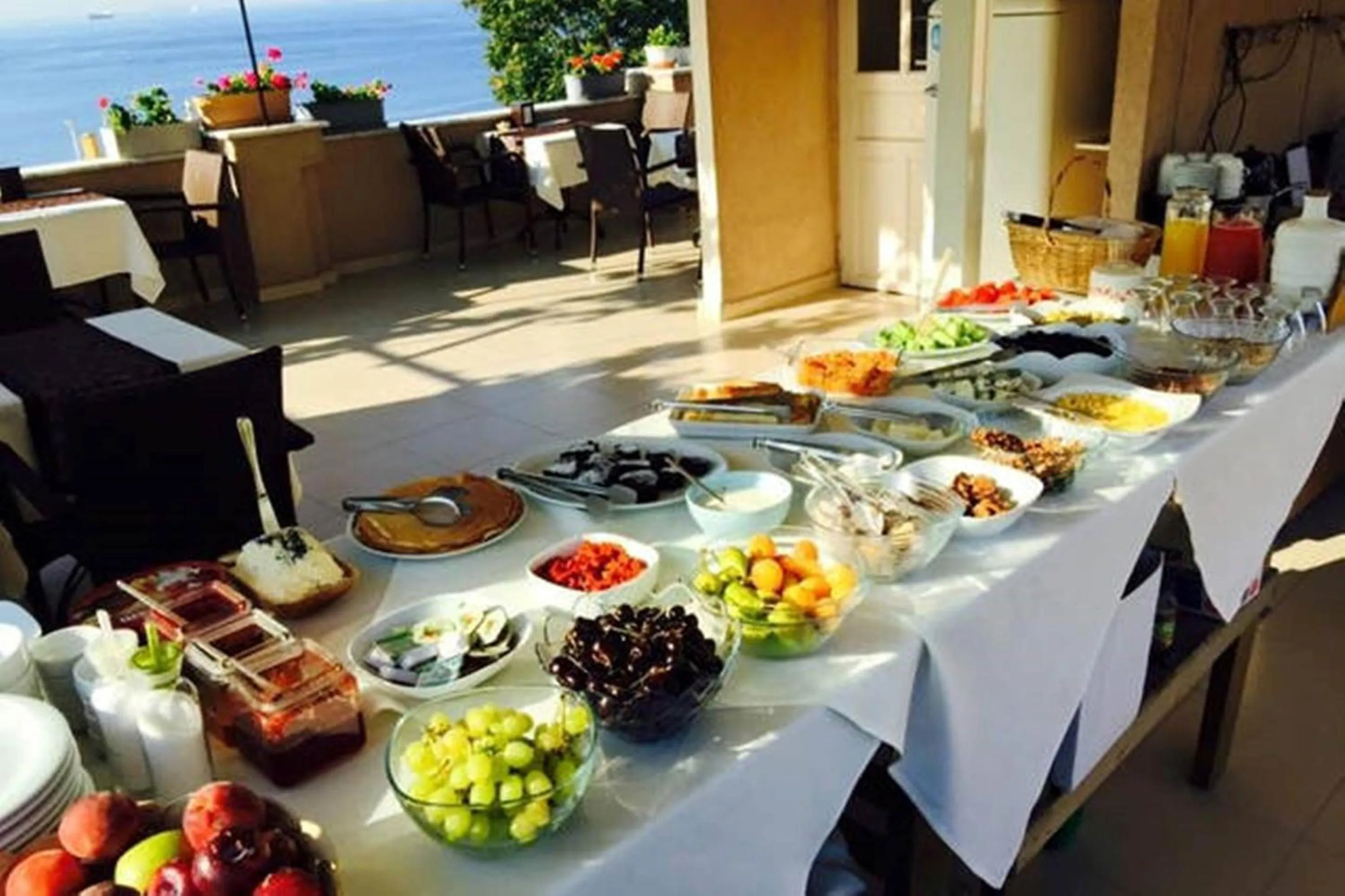 Food and drinks in Hotel Buhara Family Inn