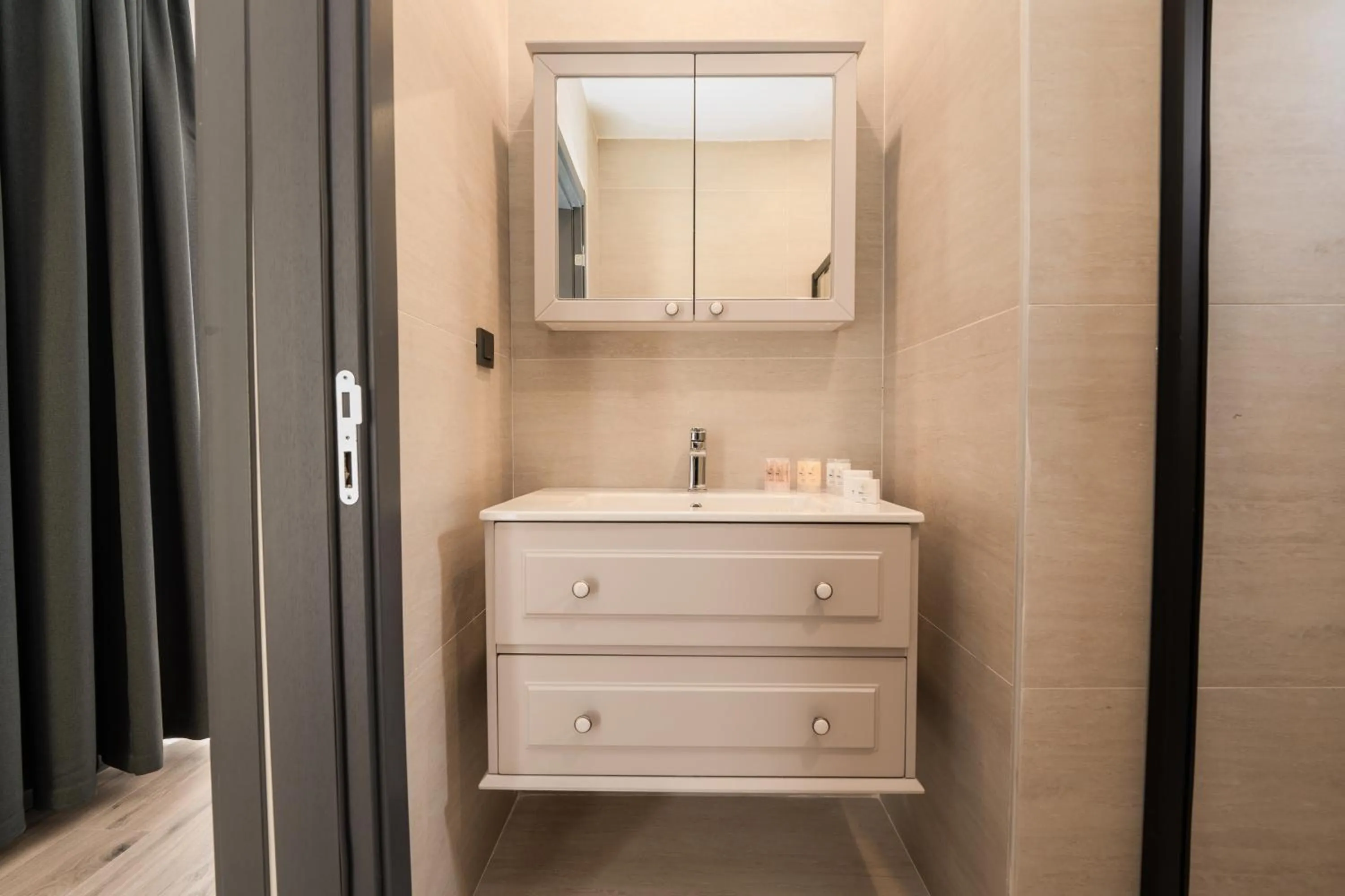 Bathroom in Sea Valley Lodge