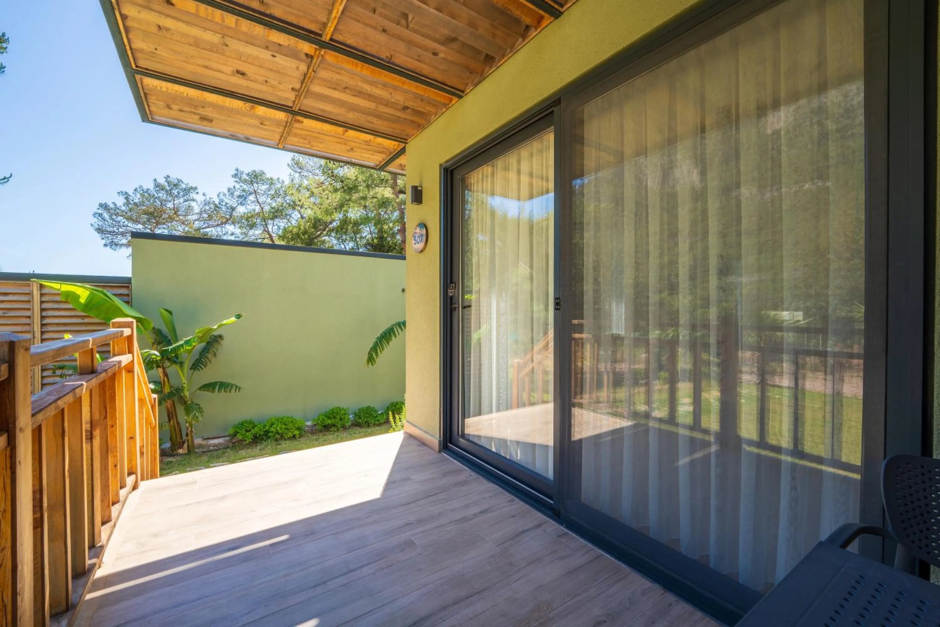 Facade/entrance in Sea Valley Lodge