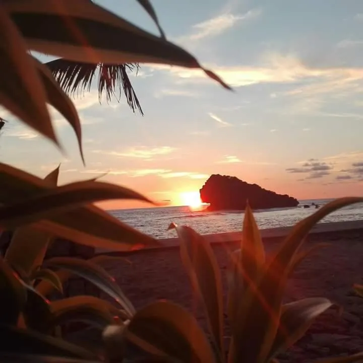 Sunset in Arrys Watukarung Surfcamp