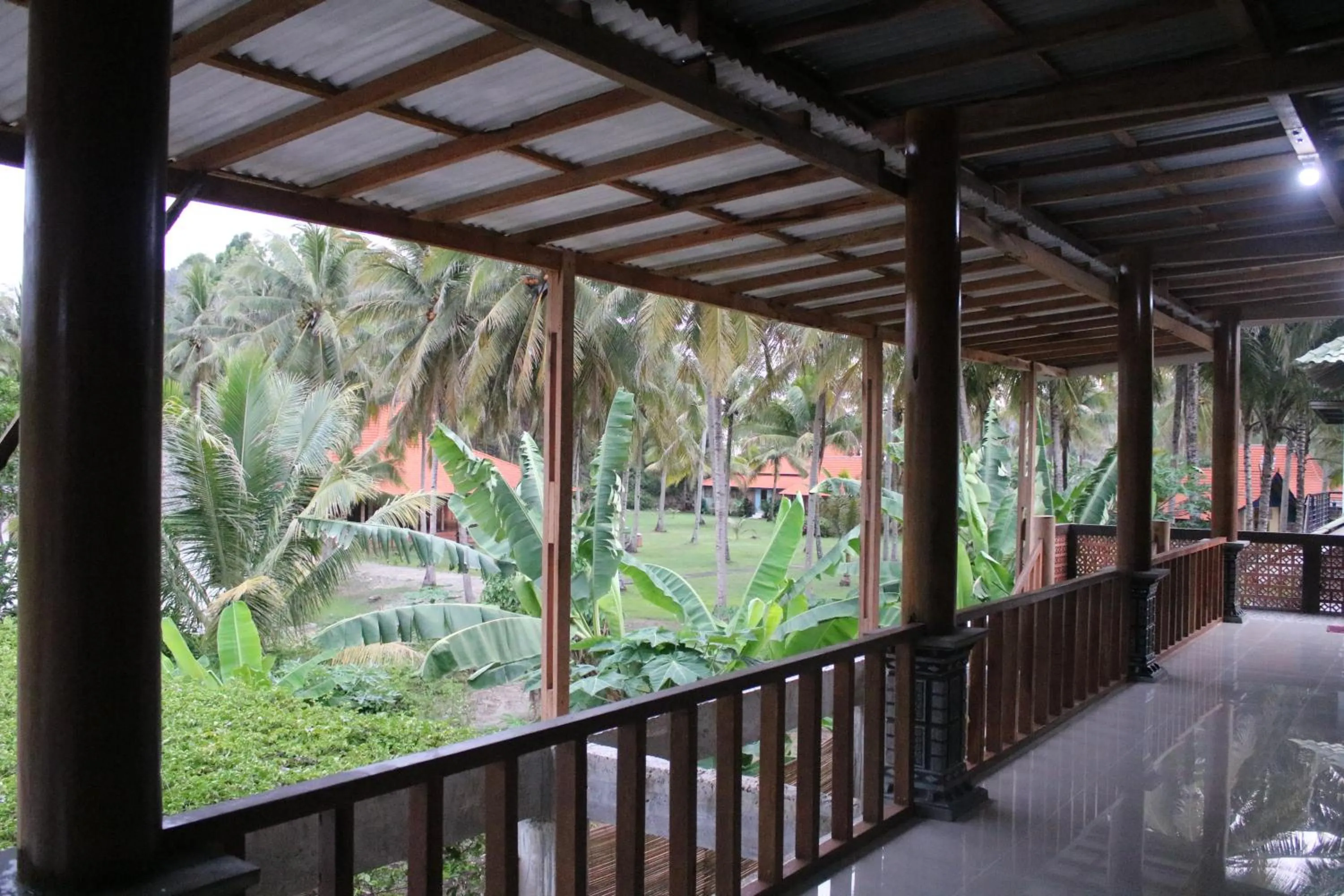 Arrys Watukarung Surfcamp