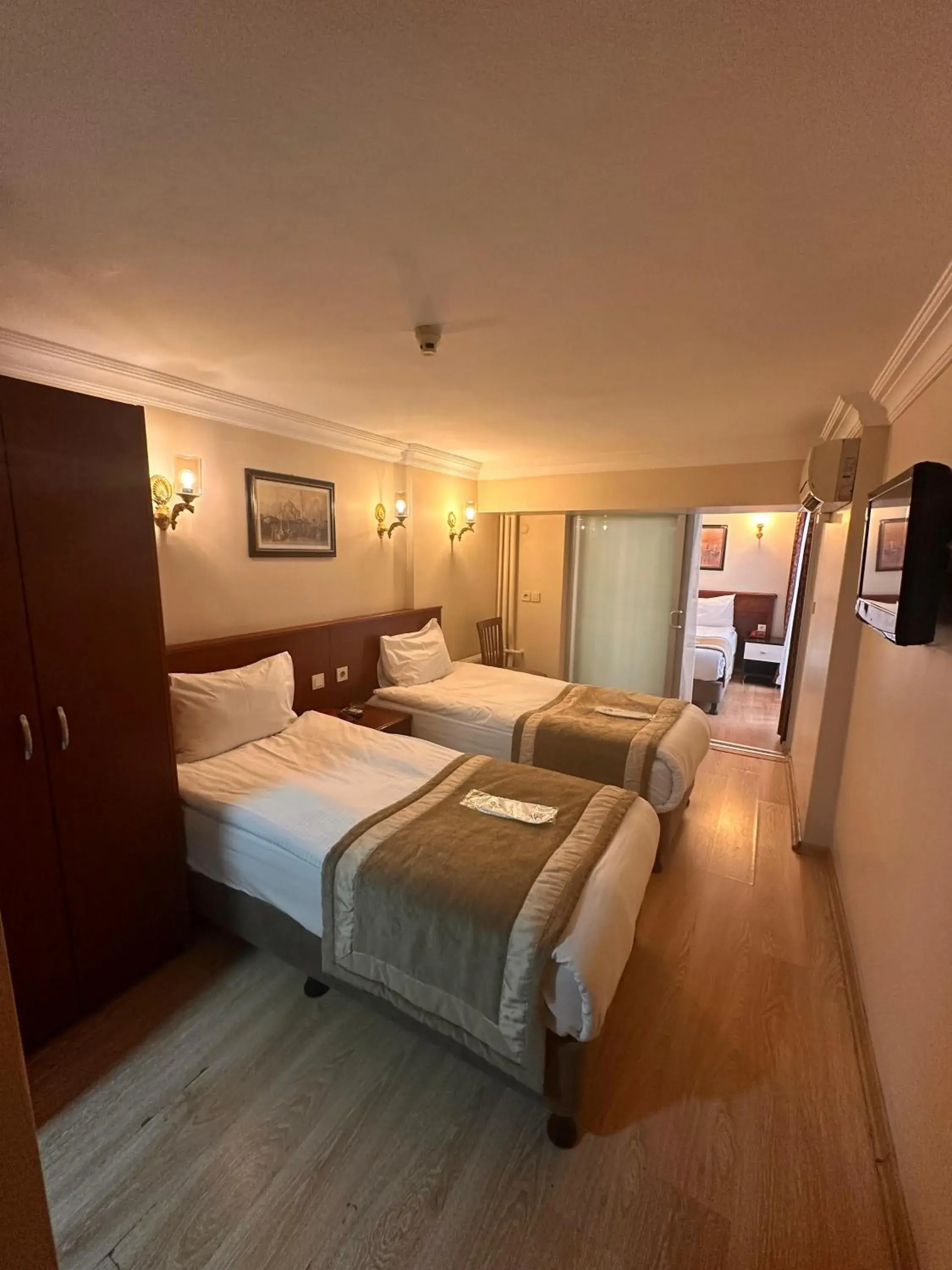 Economy Quadruple Room in Hotel Akyildiz Economy Quadruple Room in Hotel Akyildiz