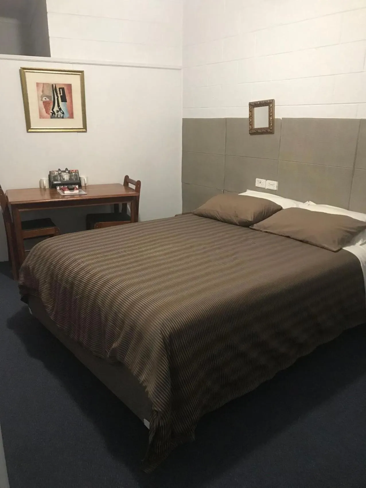 Bed in The Flinders Hotel Motel Port Augusta