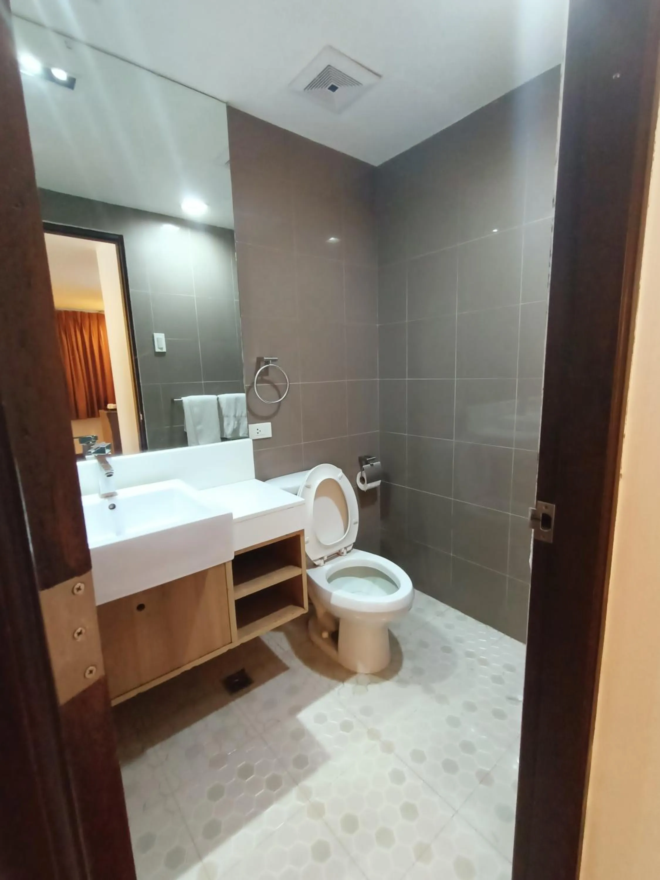 Toilet in Tyche Boutique Hotel