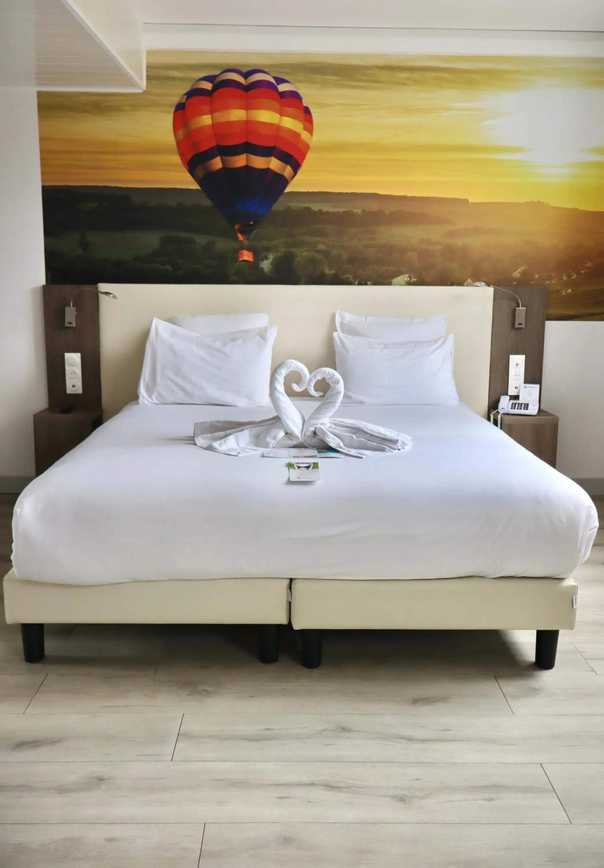 Bed in Best Western Hotel Ile de France