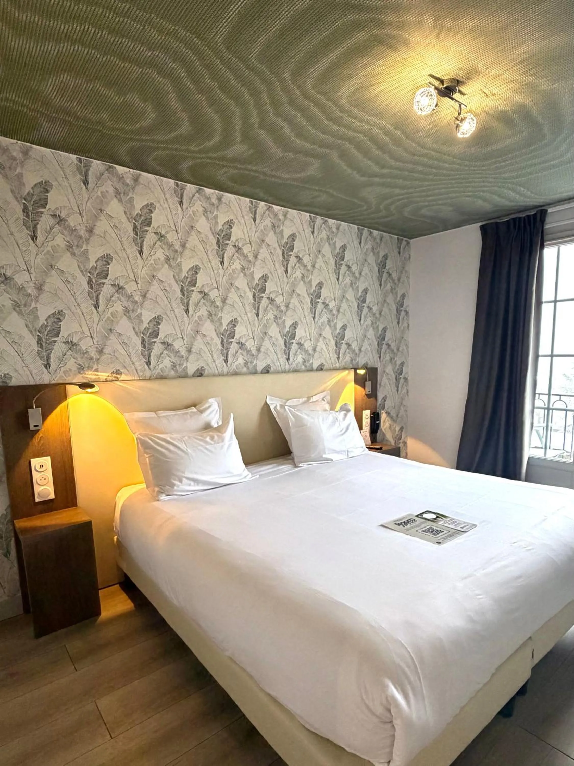 Bed in Best Western Hotel Restaurant Ile de France