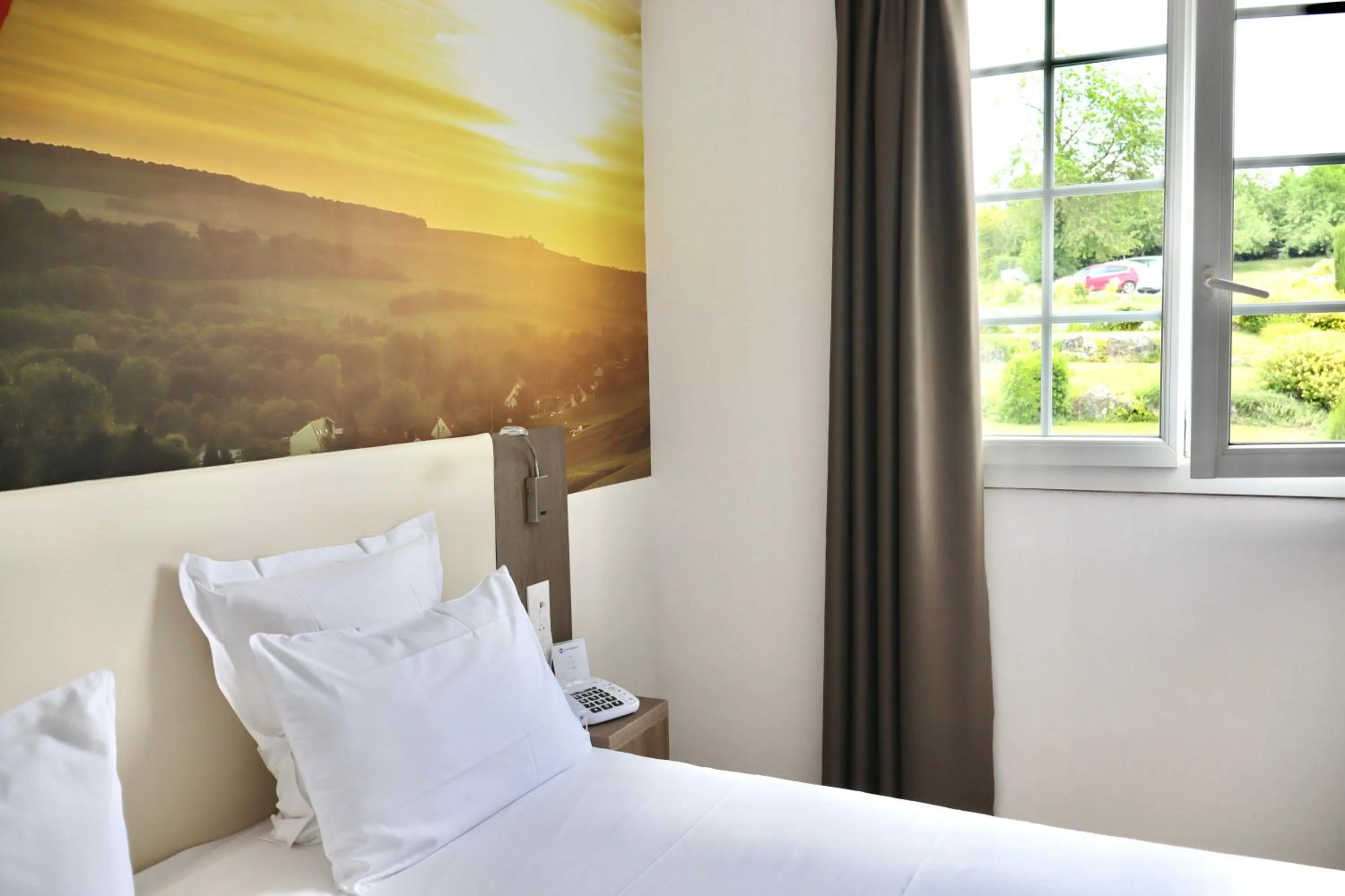 Bed in Best Western Hotel Ile de France