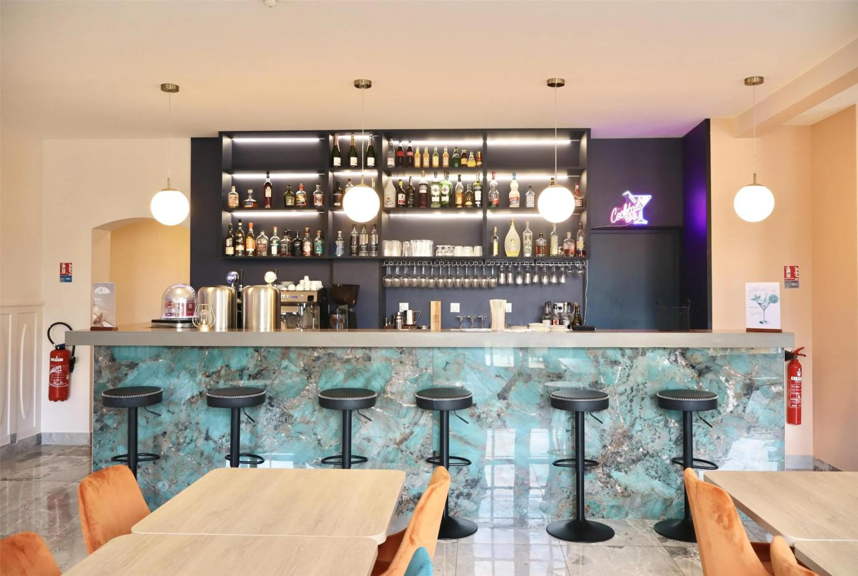 Lounge or bar in Best Western Hotel Ile de France