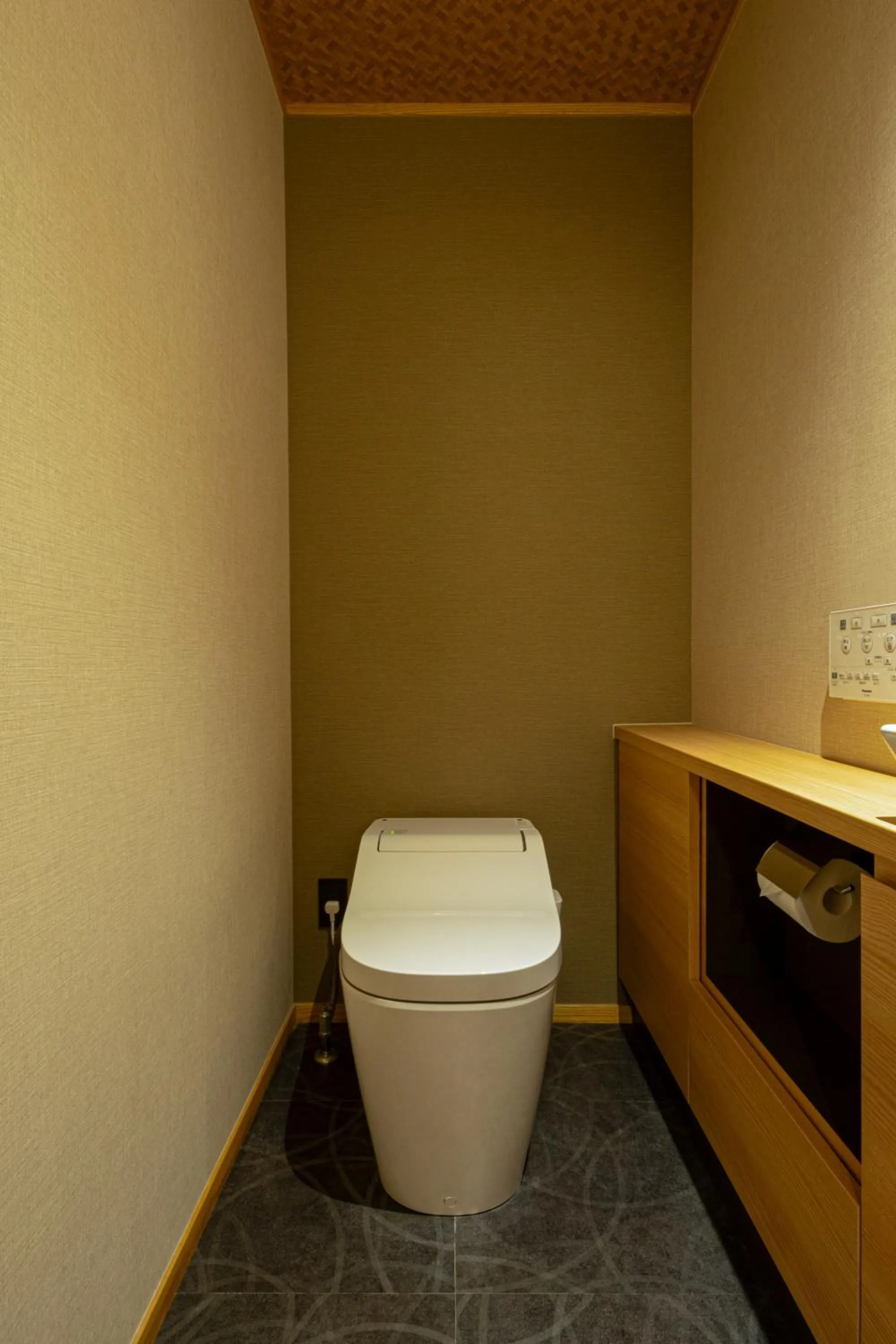 Toilet in Homm Stay Nagi Shijo Kyoto By Banyan Group