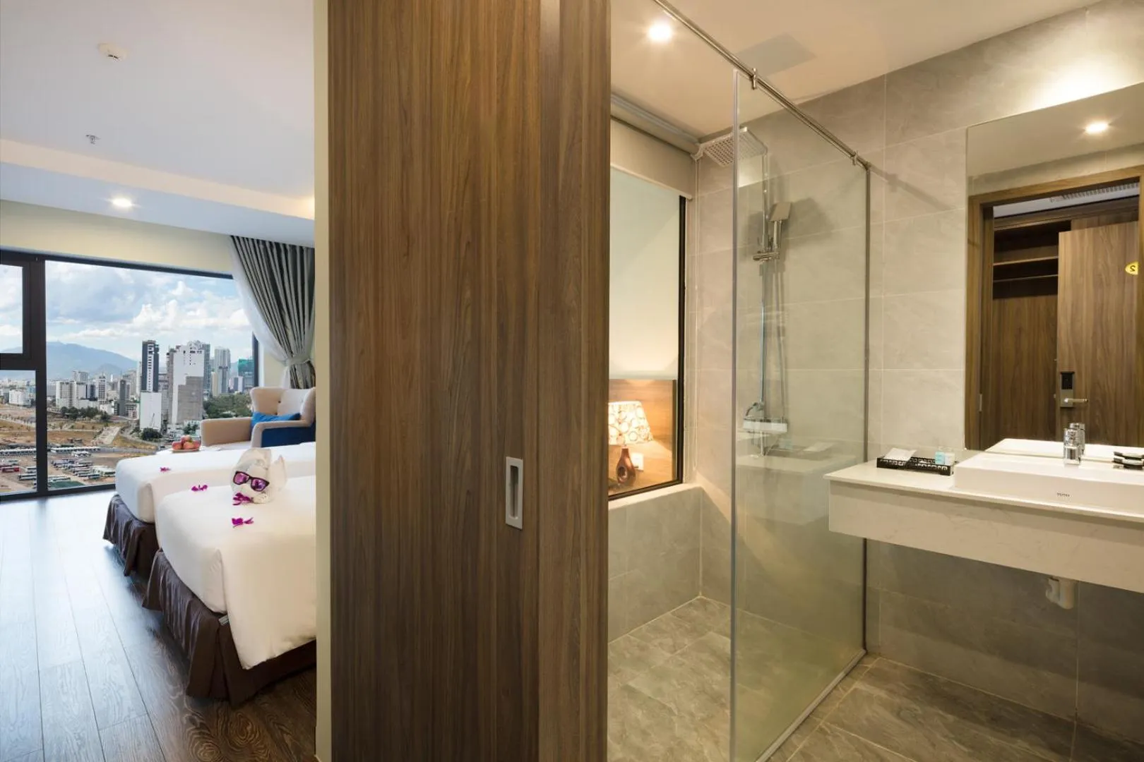 Shower, Bed in Xavia Hotel