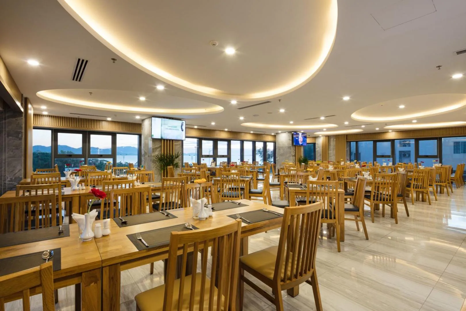 Restaurant/places to eat in Xavia Hotel