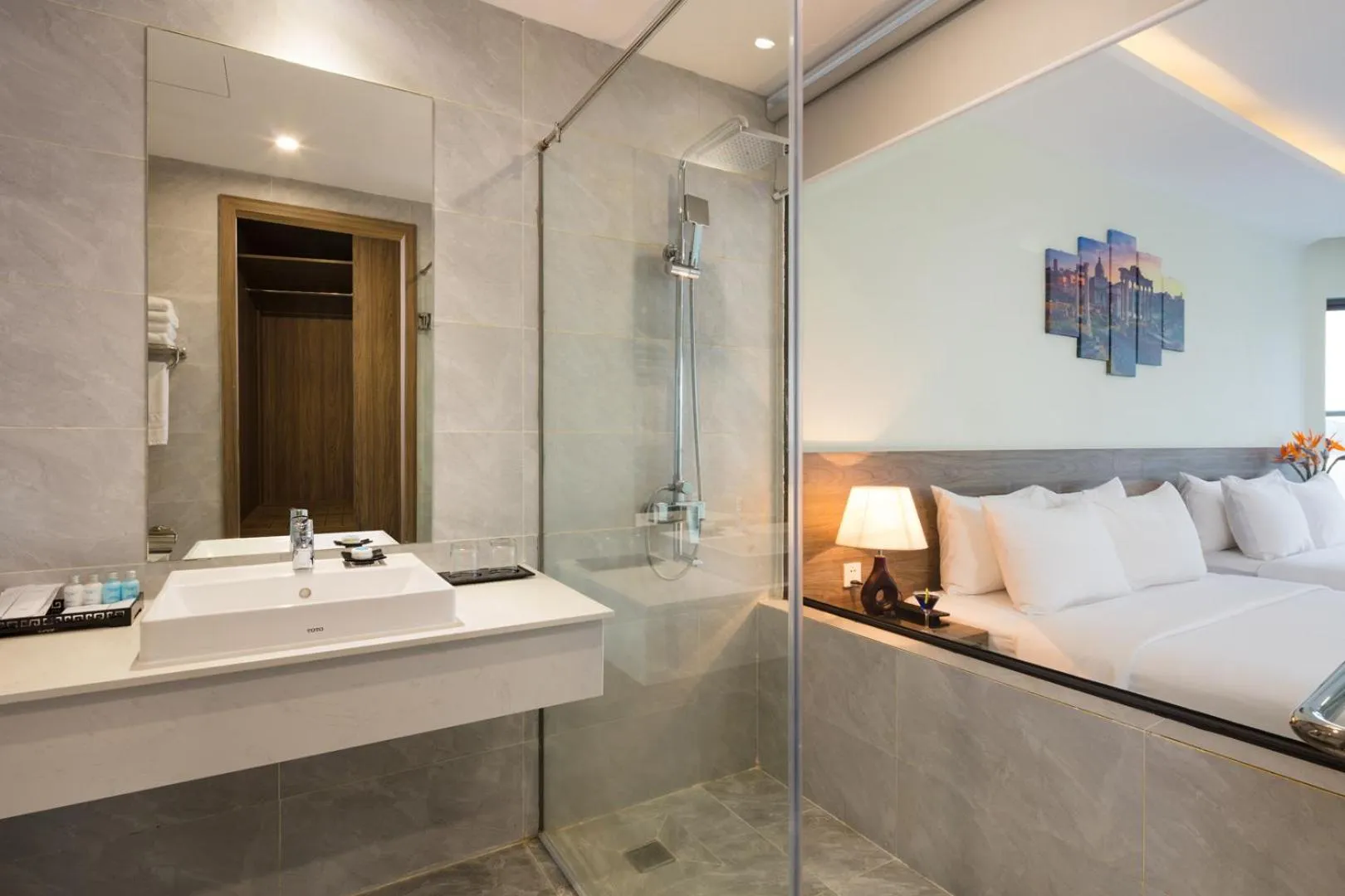 Shower, Bed in Xavia Hotel