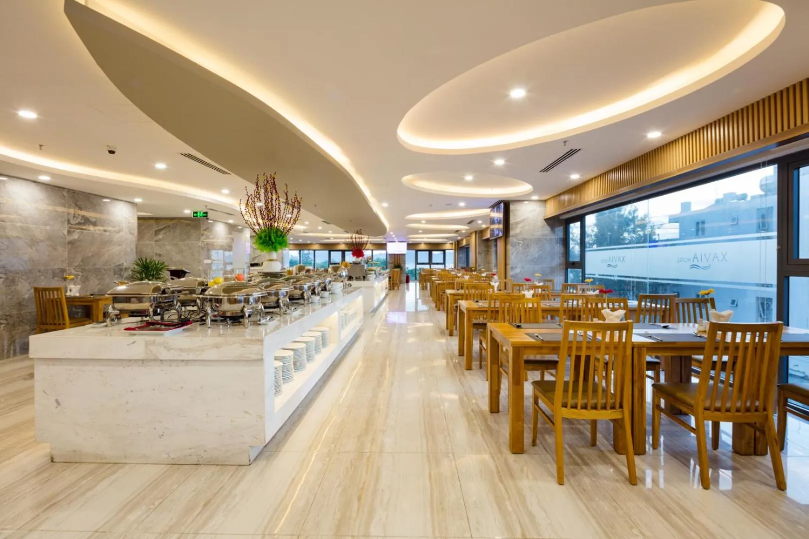Restaurant/places to eat in Xavia Hotel