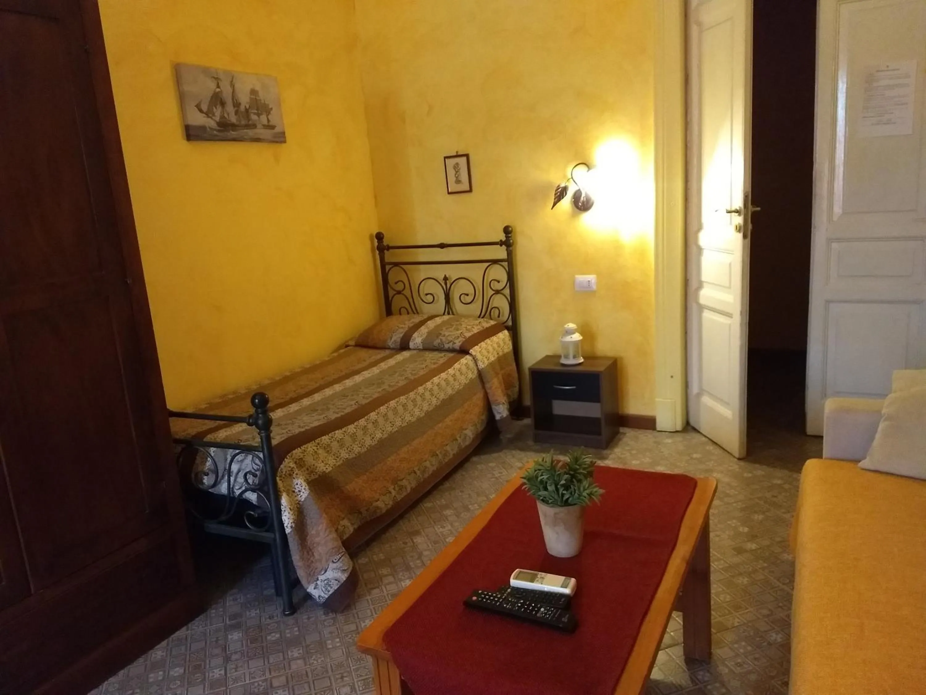 Photo of the whole room, Bed in Palazzo Aprile