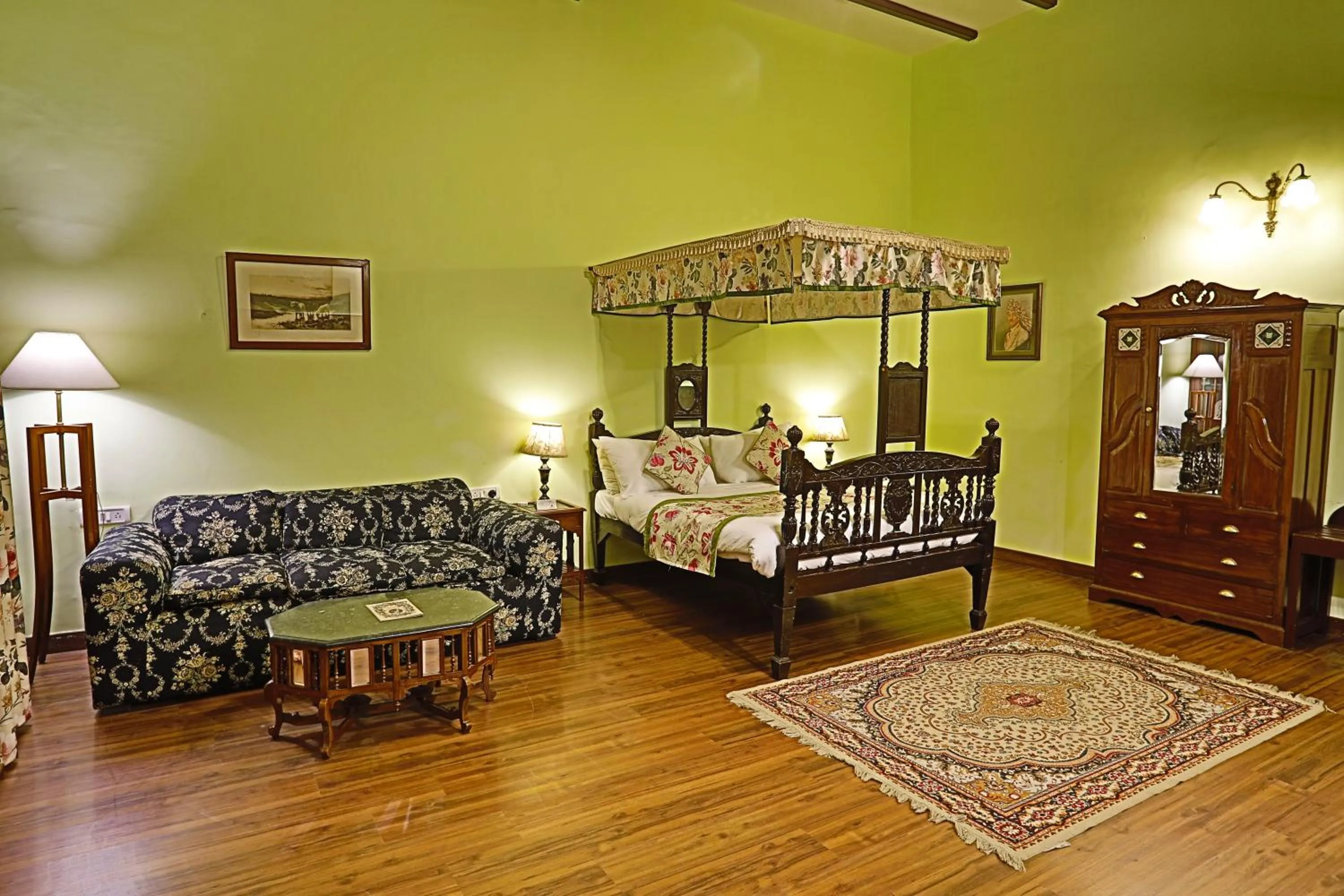 Bed in WelcomHeritage Kasmanda Palace