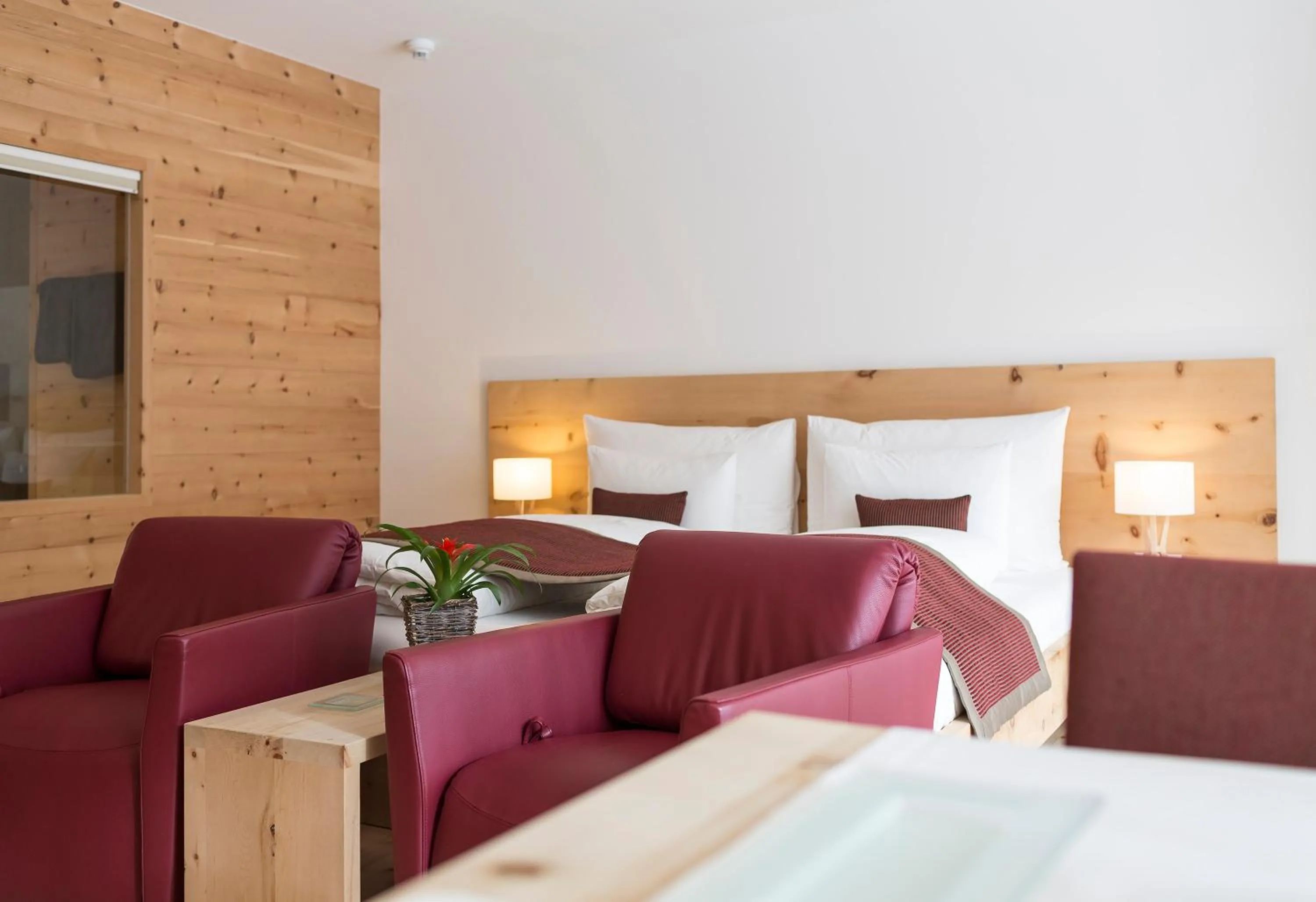 Photo of the whole room, Bed in Relais & Châteaux IN LAIN Hotel Cadonau