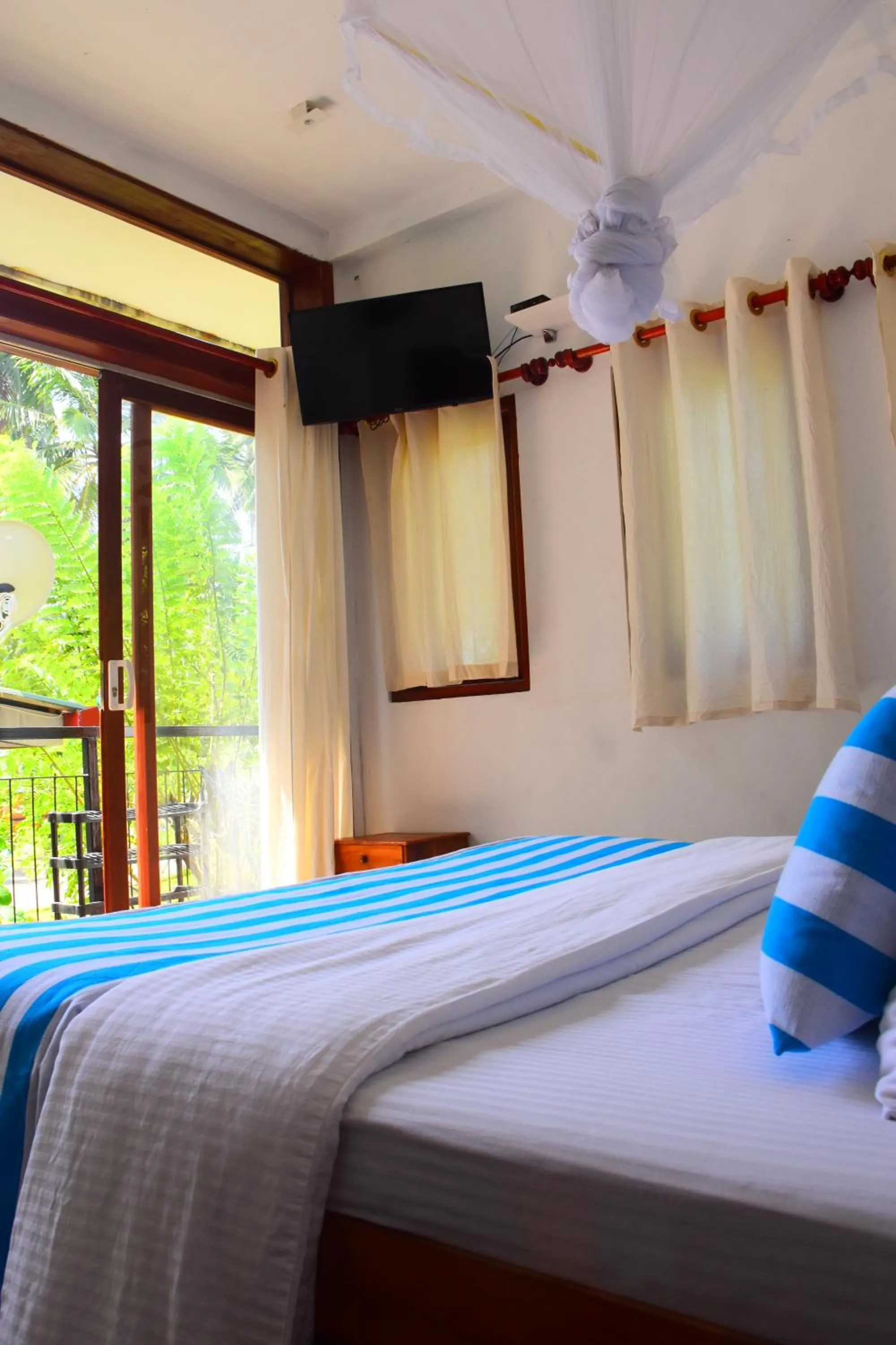 Bedroom, Bed in Ocean Caves, Balapitiya