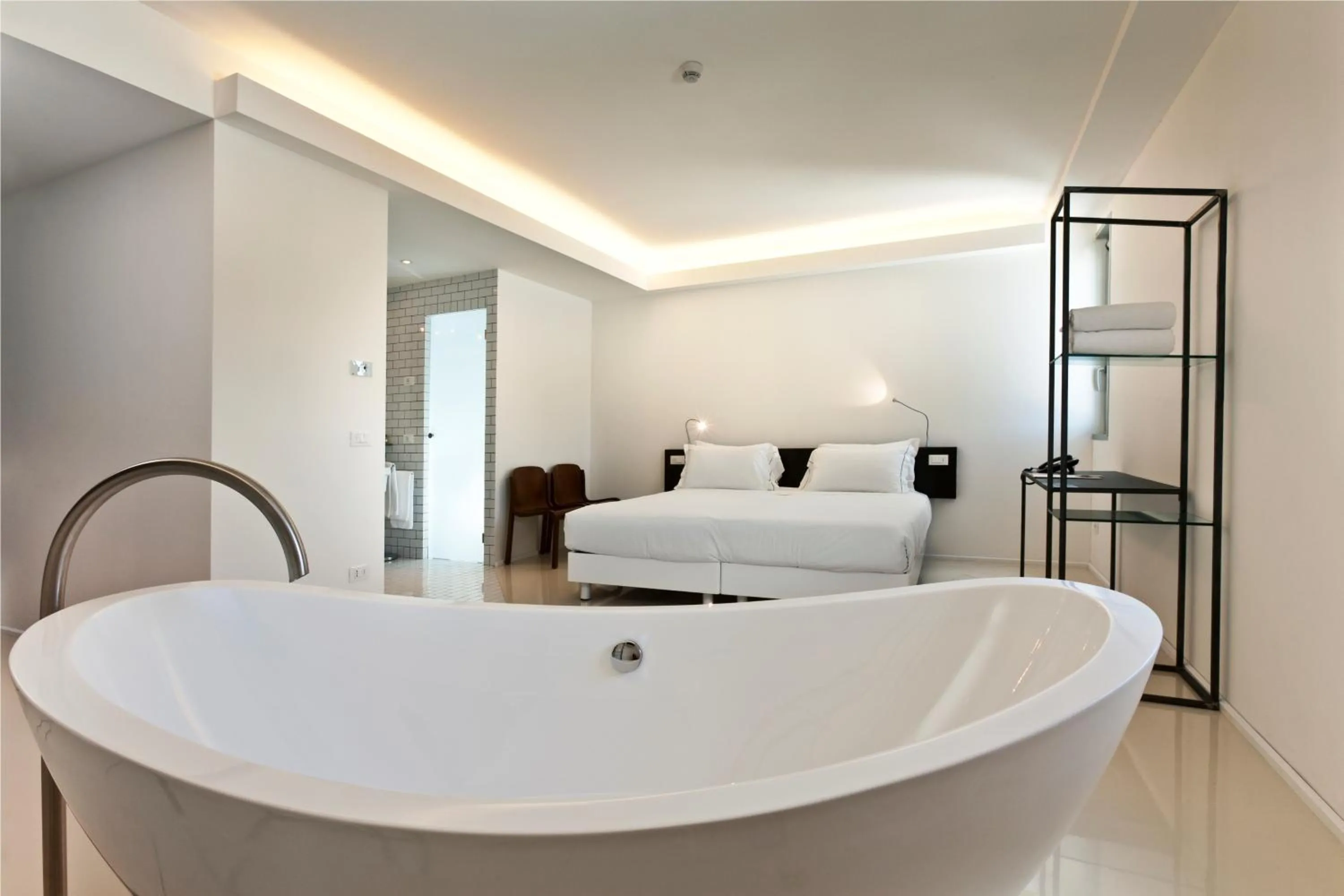 Bathroom, Bed in Aiden by Best Western JHD Dunant Hotel