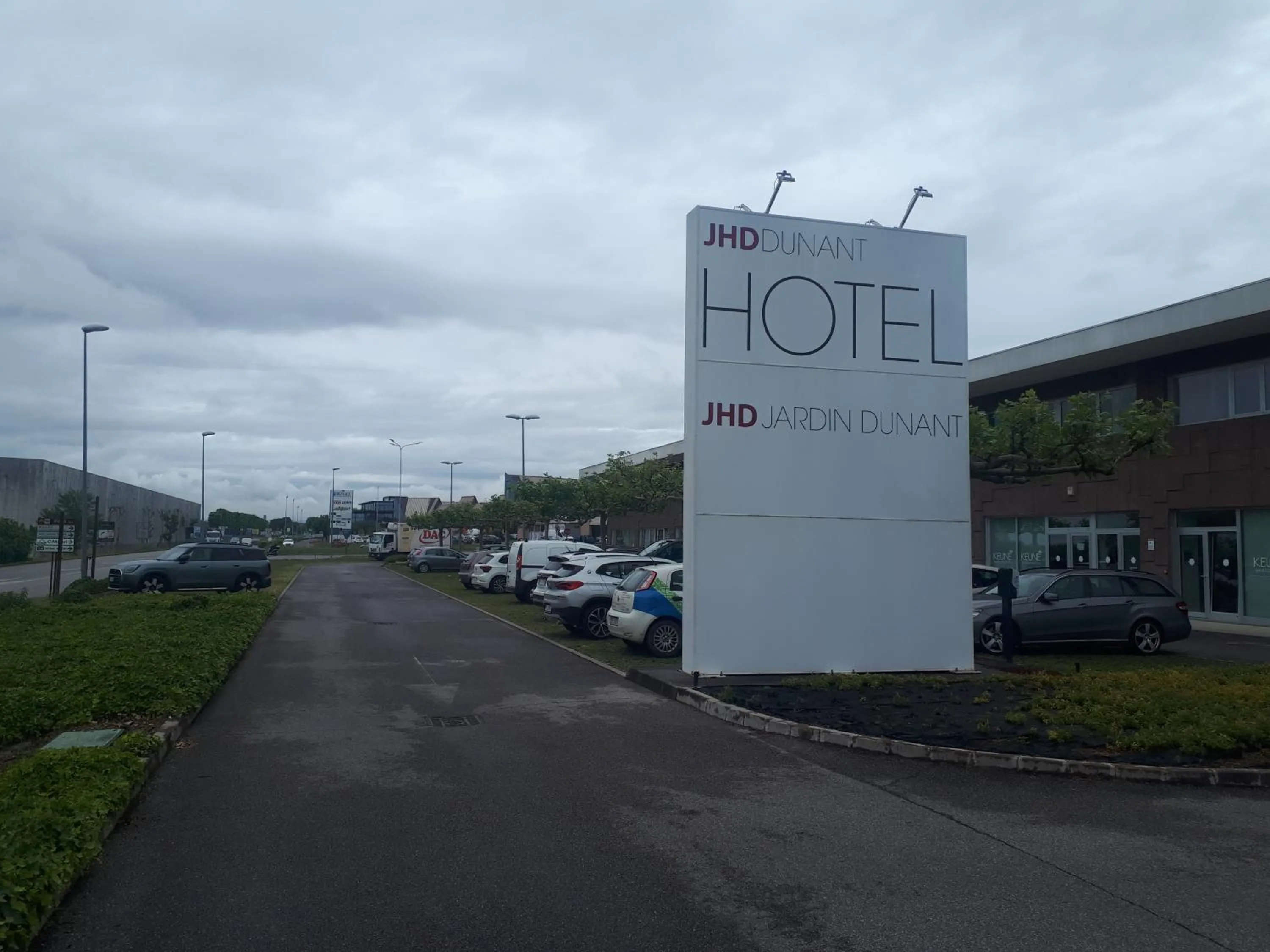 Parking in Aiden by Best Western JHD Dunant Hotel
