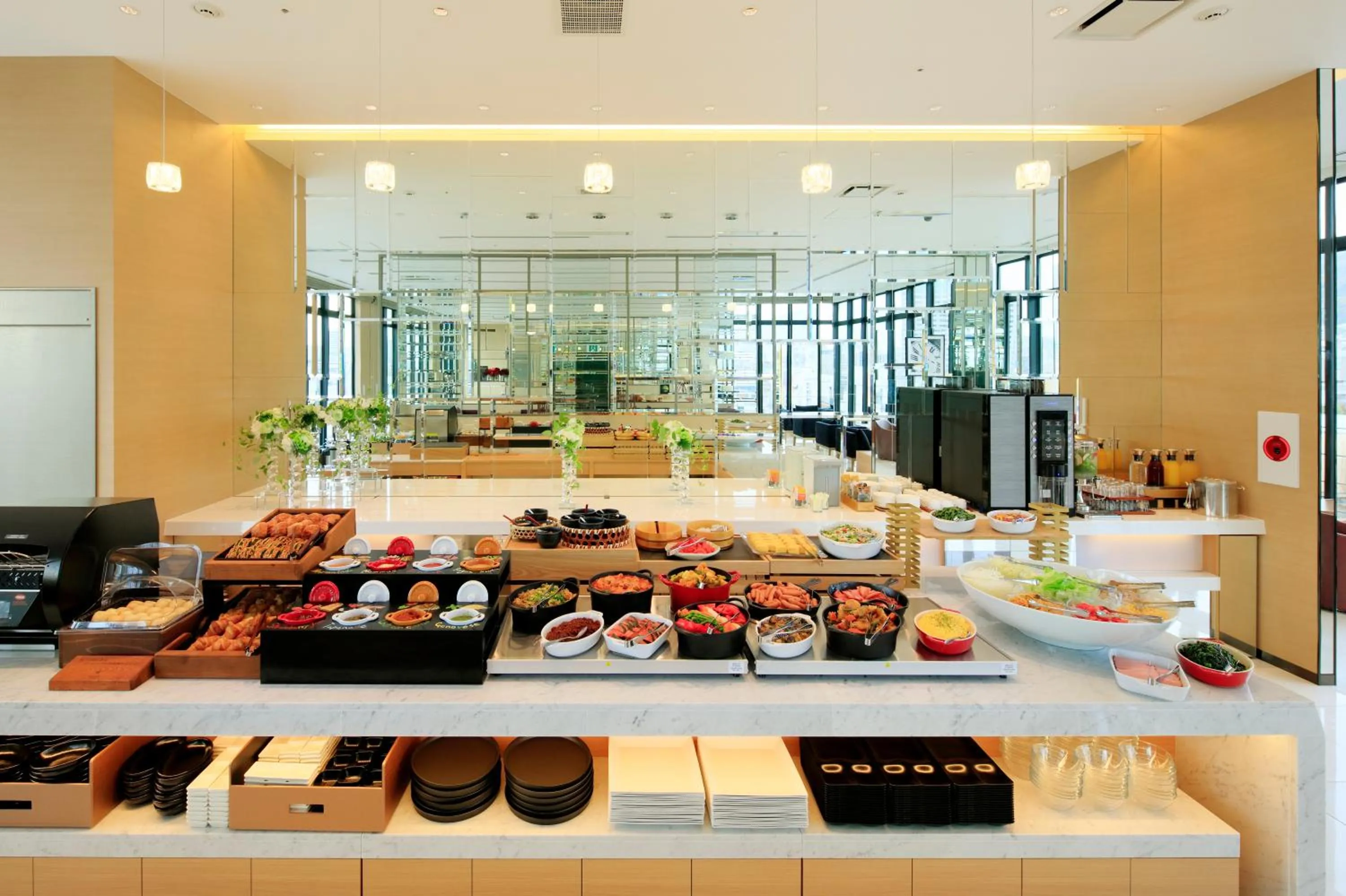 Restaurant/places to eat in Candeo Hotels Kobe Tor Road