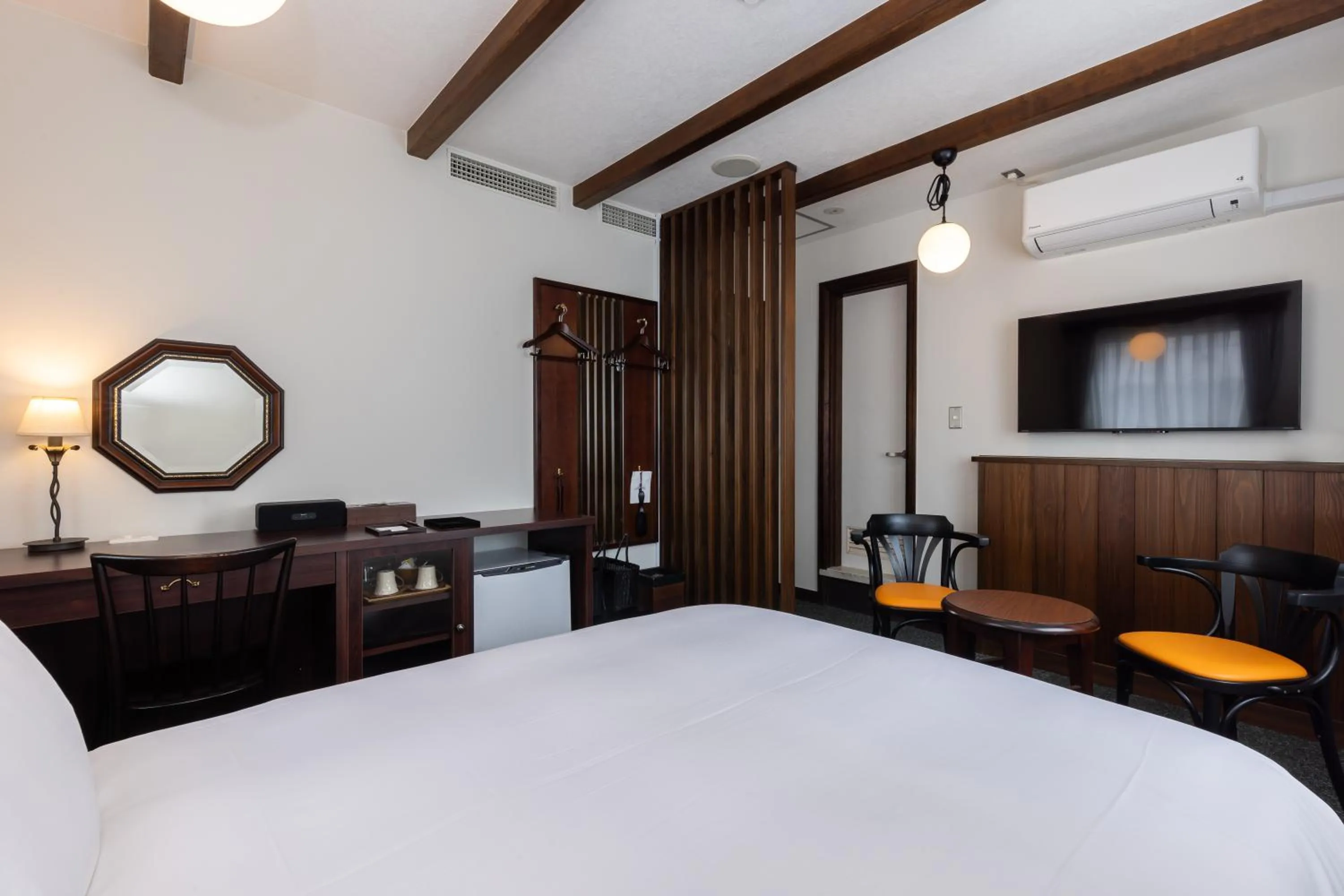 Photo of the whole room, Bed in Matsumoto Hotel Kagetsu