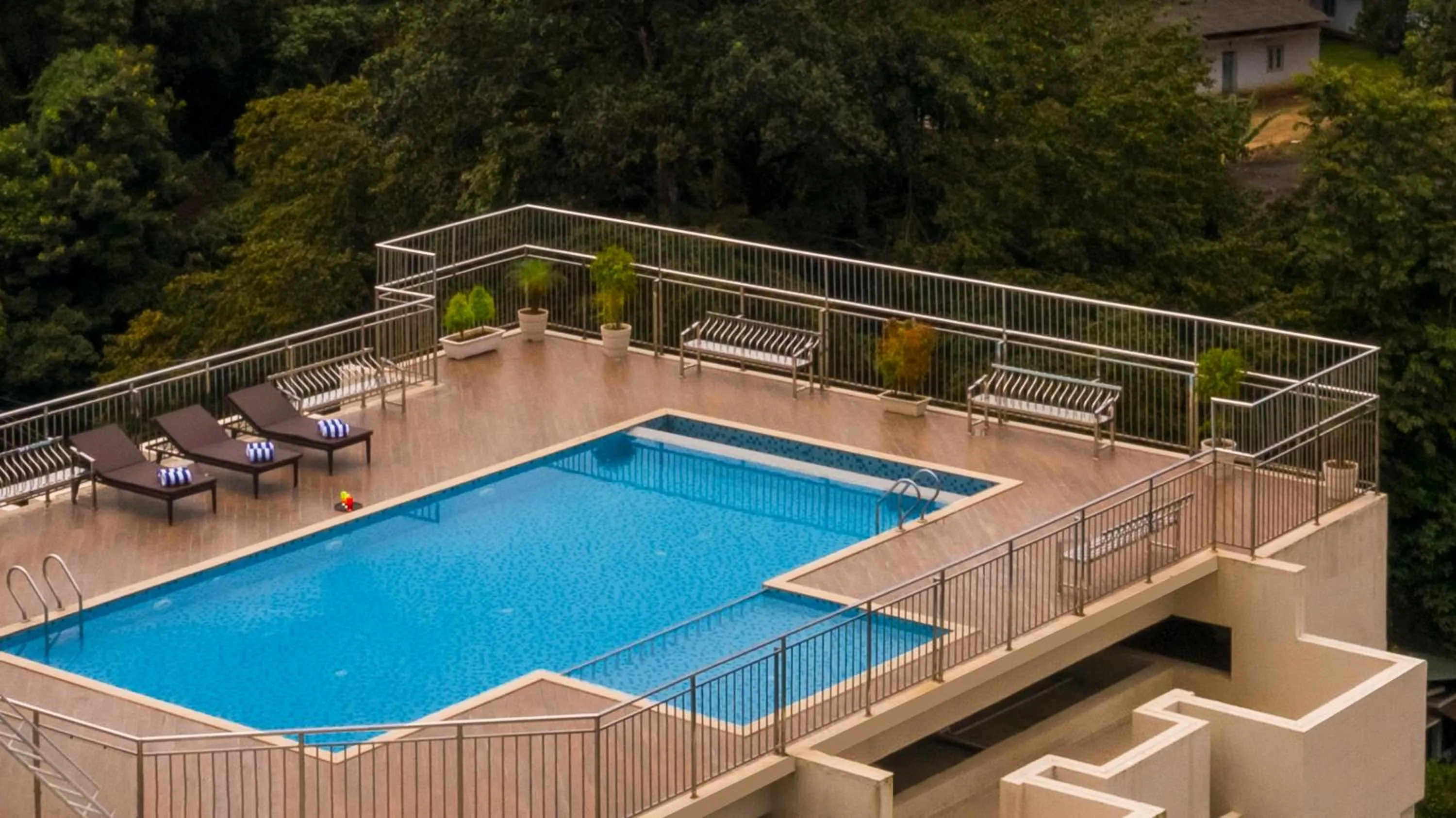 Swimming pool in Sterling Thekkady