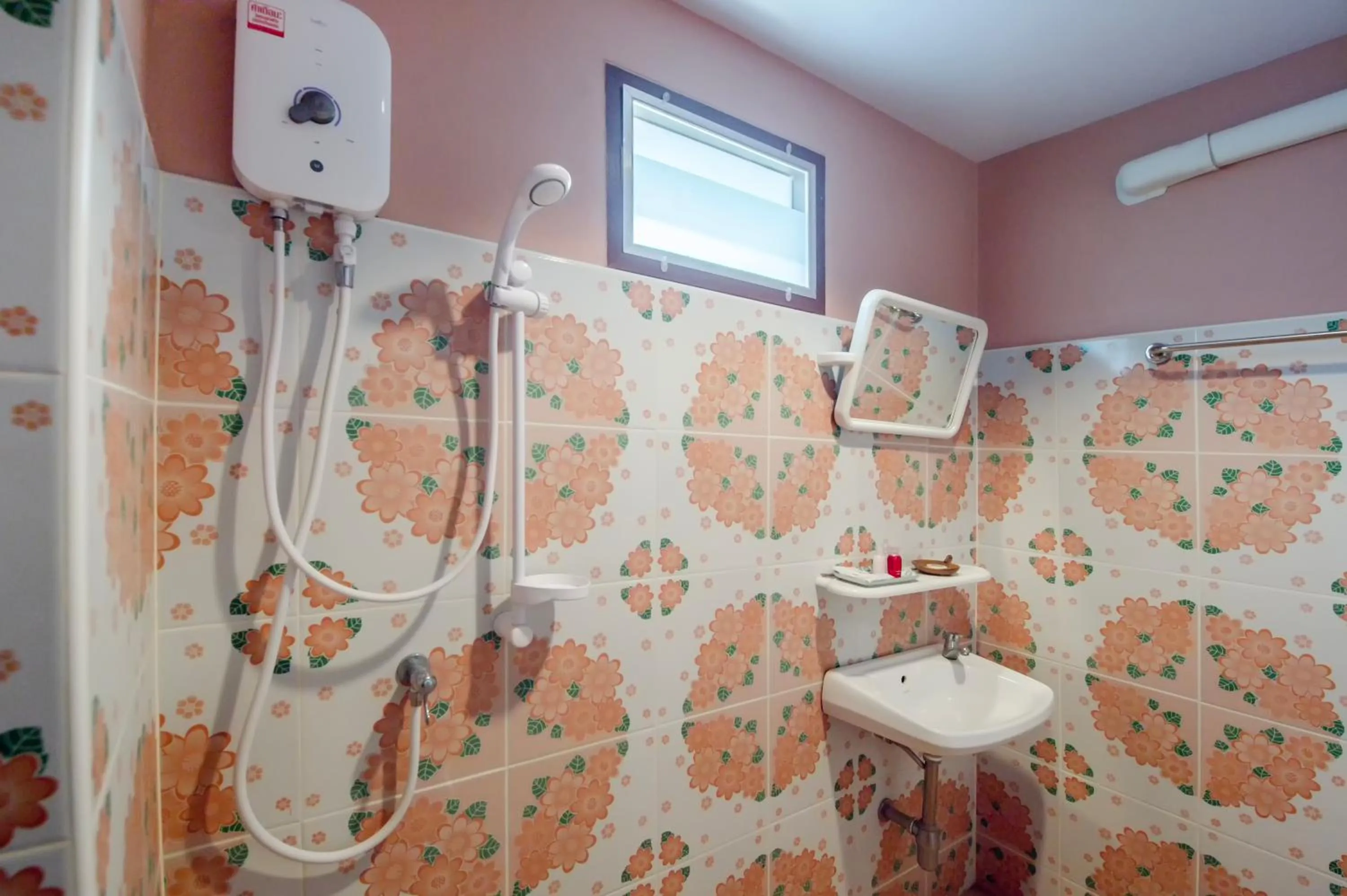 Bathroom in Golden Dragon Kanchanaburi