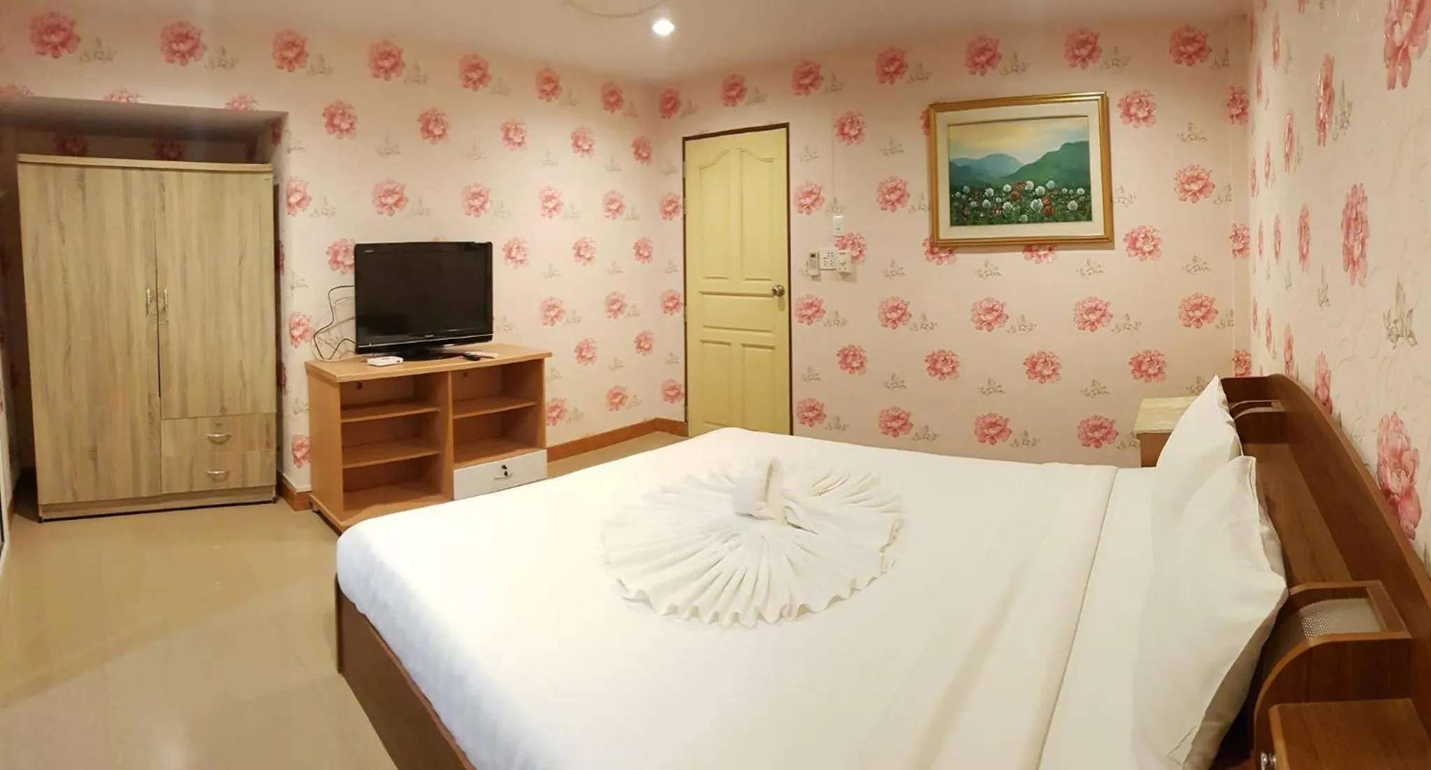 Bed in Golden Dragon Kanchanaburi