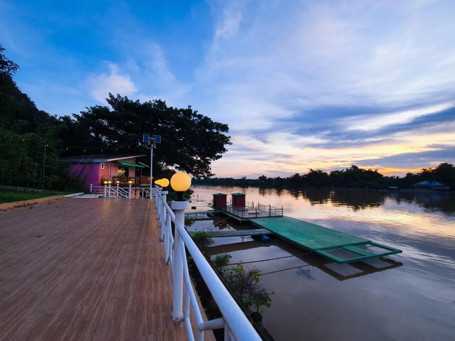 River view in Golden Dragon Kanchanaburi