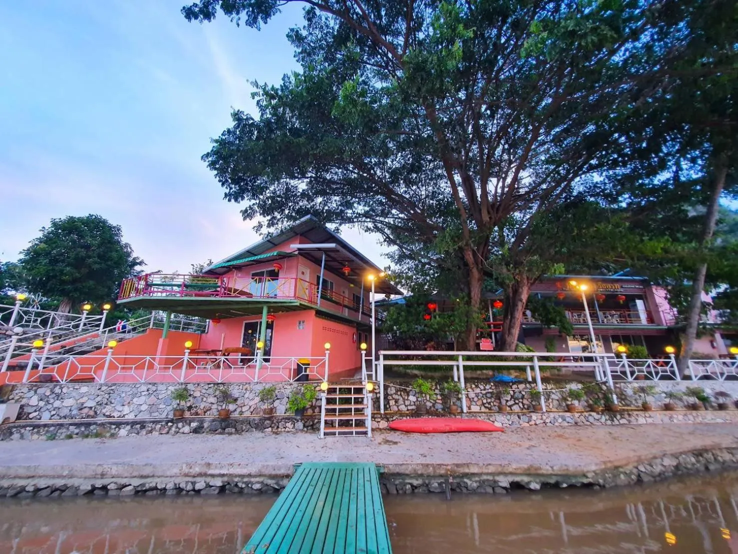 Property building in Golden Dragon Kanchanaburi