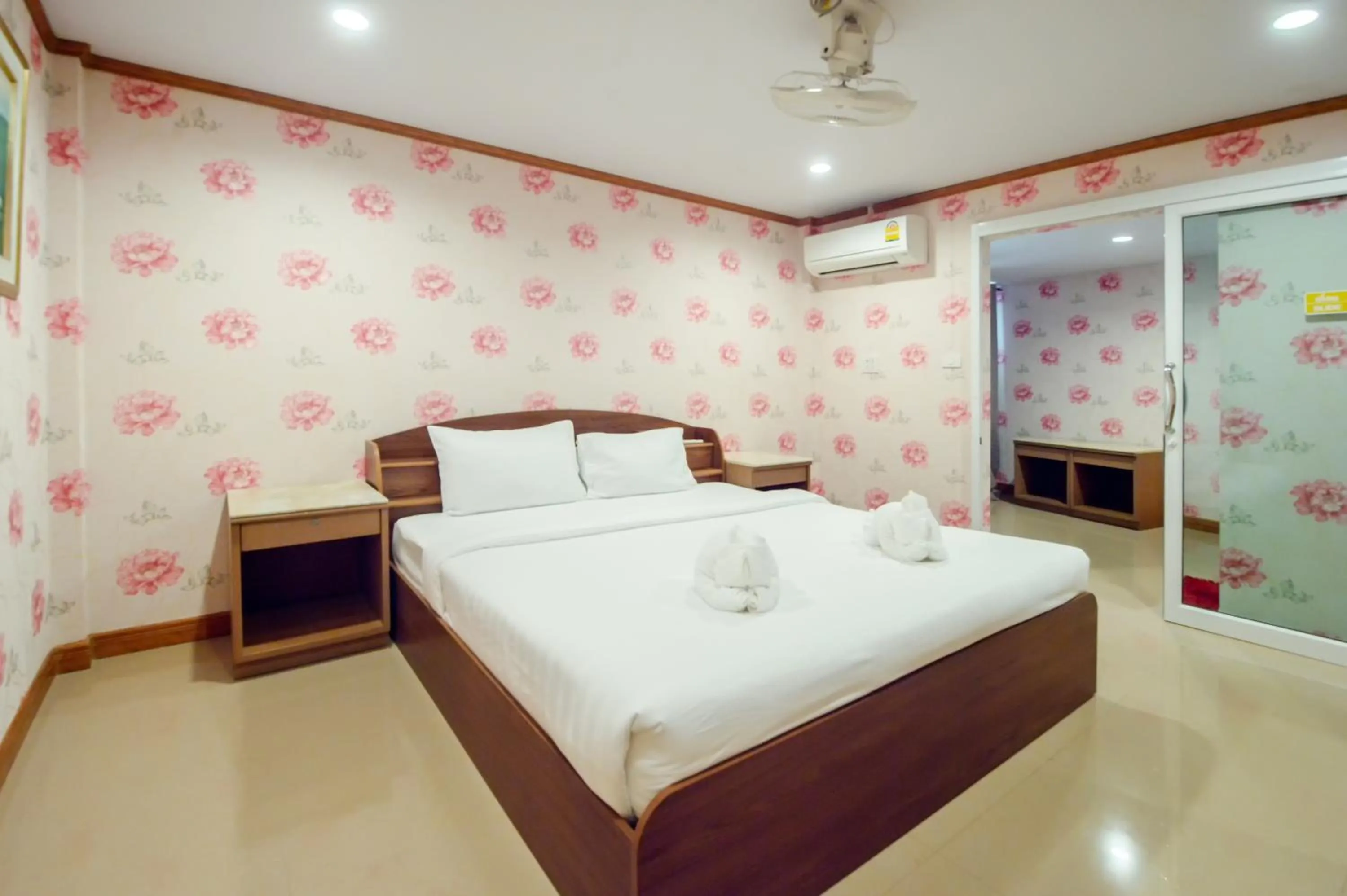 Bed in Golden Dragon Kanchanaburi