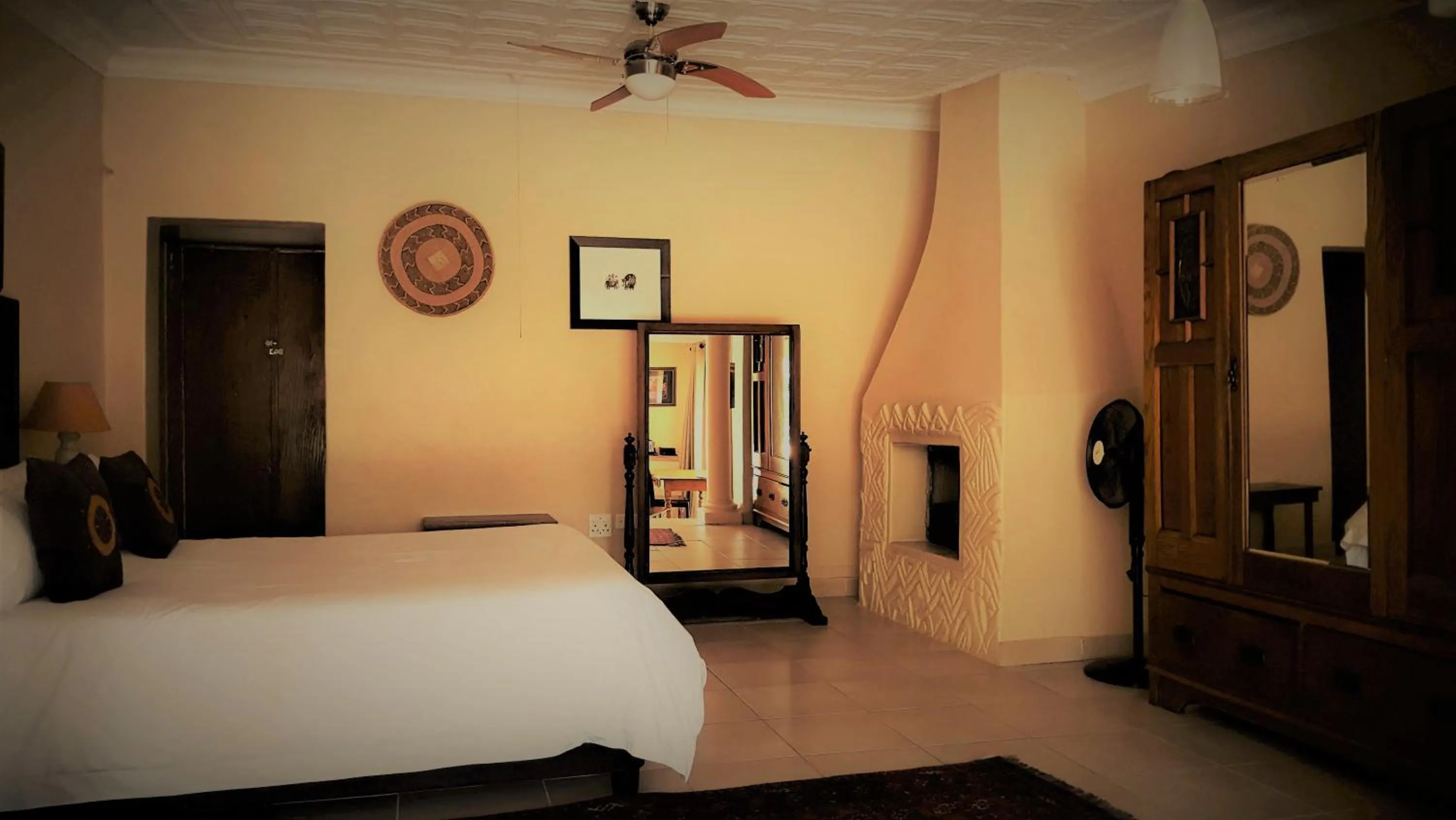 Photo of the whole room, Bed in African Roots Guest House